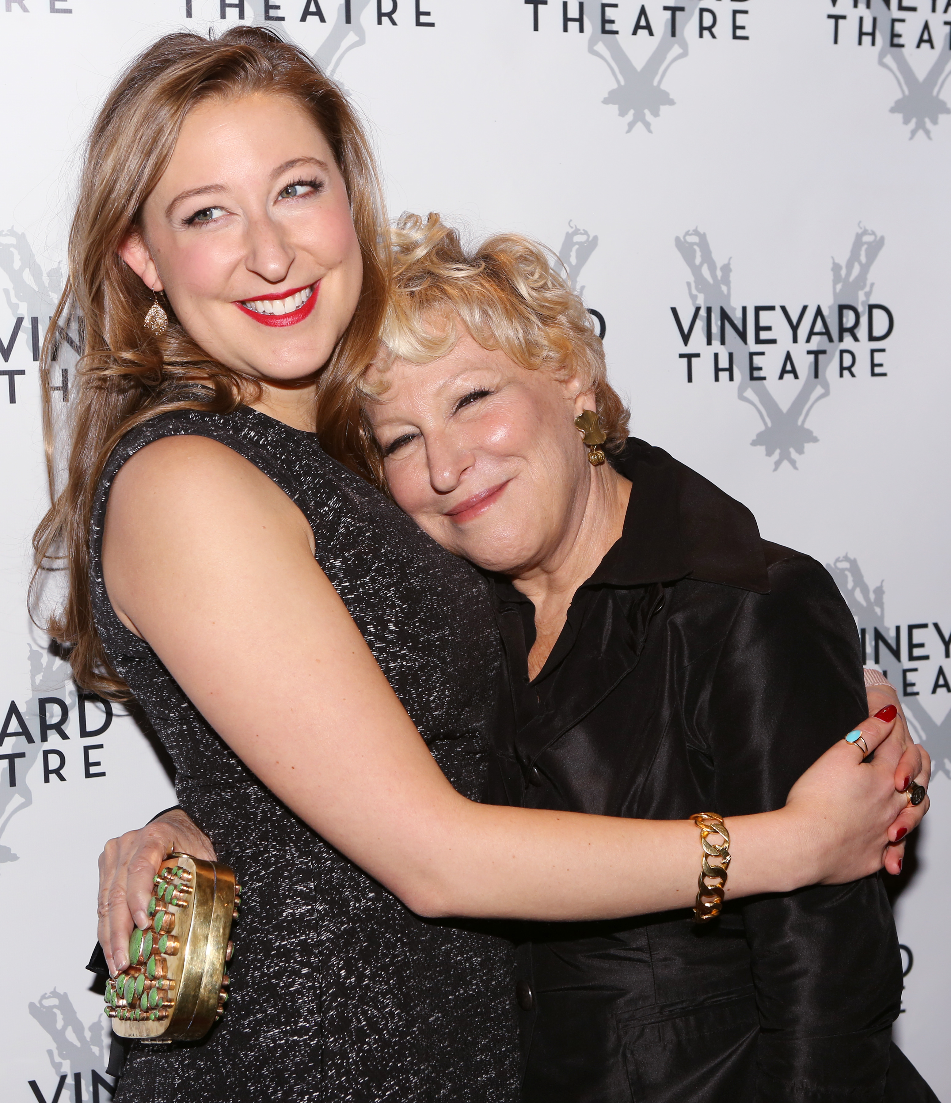 Sophie von Haselberg und Mutter Bette Midler besuchen die Off-Broadway Eröffnungsparty für "Billy &amp; Ray" am 20. Oktober 2014 in New York City | Quelle: Getty Images