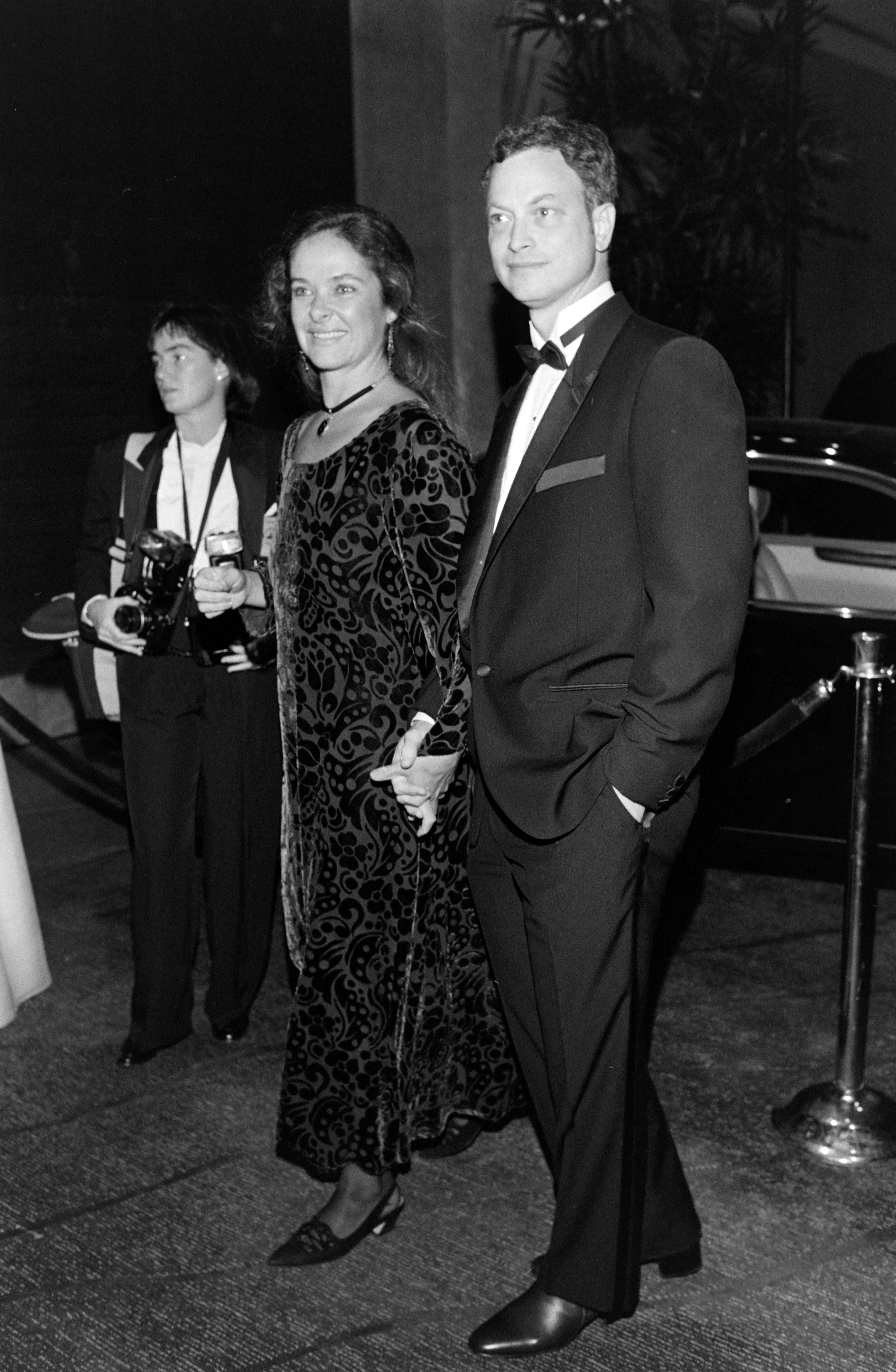 Moira Harris und Gary Sinise bei einer Veranstaltung im Beverly Hilton Hotel in Beverly Hills, Kalifornien, am 28. Oktober 1994 | Quelle: Getty Images