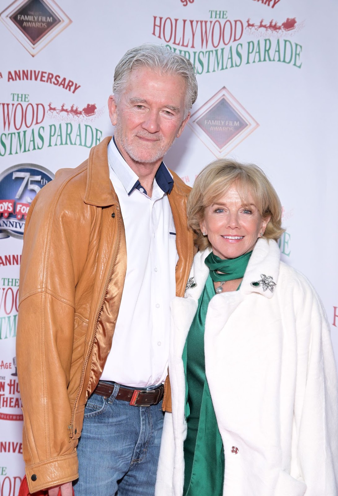 Patrick Duffy und Linda Purl beim 90-jährigen Jubiläum der Hollywood Christmas Parade zugunsten von „Marine Toys For Tots“ am 27. November 2022 in Kalifornien. | Quelle: Getty Images