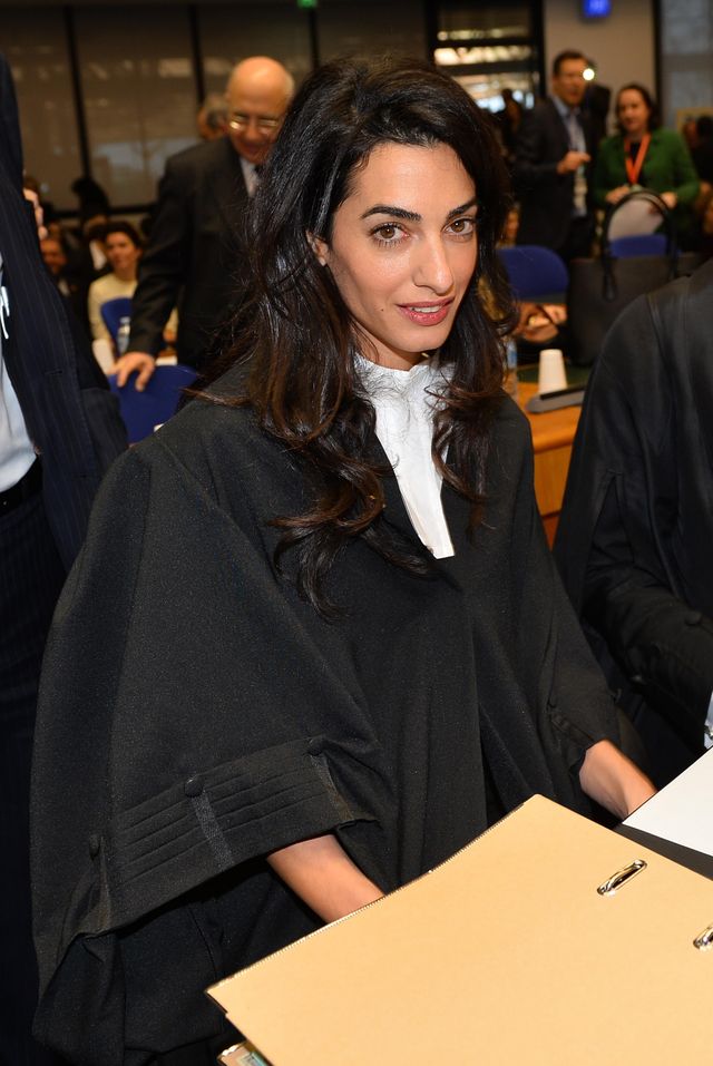 Amal Clooney vor dem Europäischen Gerichtshof für Menschenrechte am 28. Januar 2015 in Straßburg, Frankreich | Quelle: Getty Images