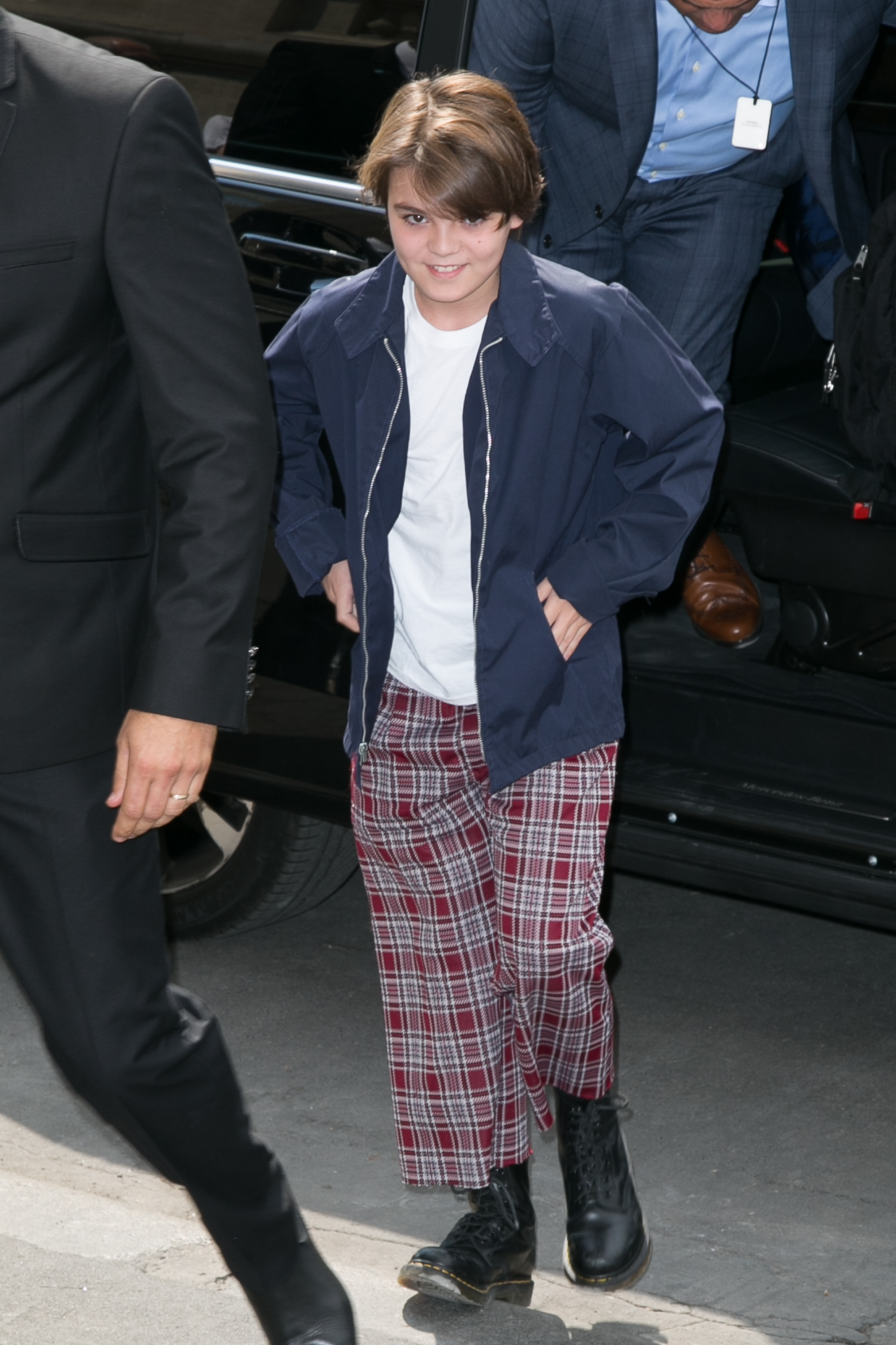 Jack Depp wird bei der Ankunft zur Chanel-Show im Rahmen der Pariser Modewoche Haute Couture Herbst/Winter 2015/2016 in Paris, Frankreich am 7. Juli 2015 gesichtet | Quelle: Getty Images