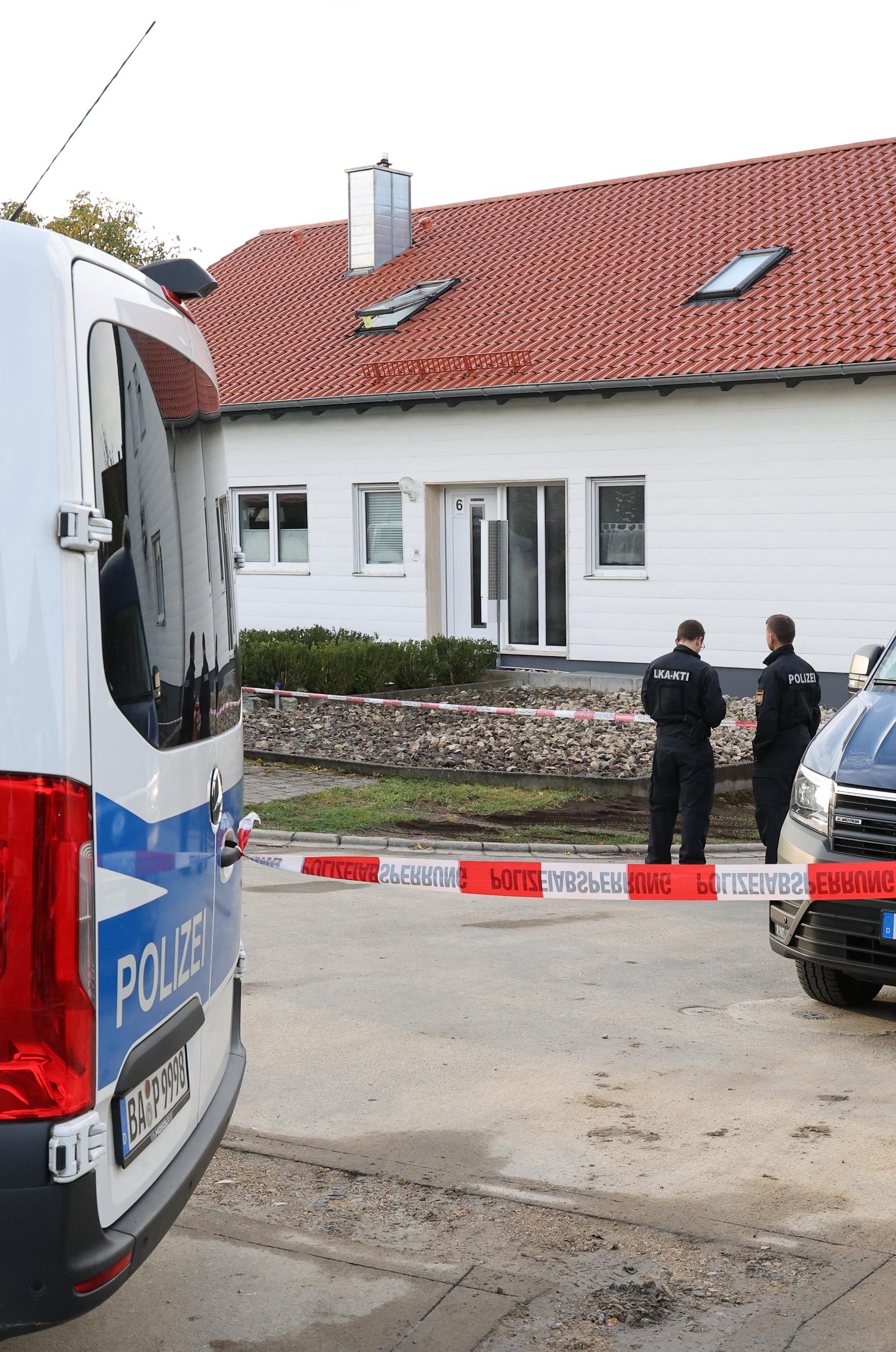 Der Tatverdächtige hatte sich in einem Wohnhaus verschanzt. | Quelle: Getty Images