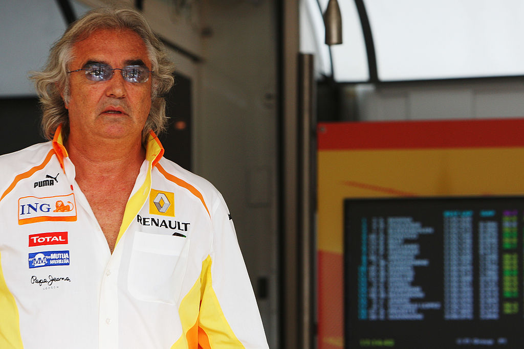 Flavio Briatore, Teamchef von Renault F1, im Fahrerlager nach dem Training zum Großen Preis von Italien der Formel 1 auf dem Autodromo Nazionale di Monza am 11. September 2009 in Monza, Italien. | Quelle: Getty Images