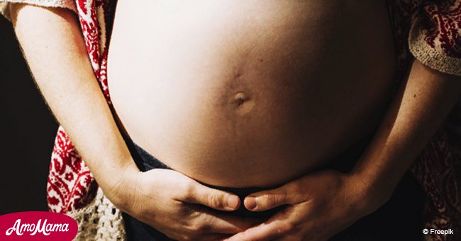 Ungeborenes Baby stirbt, nachdem die Mutter ihren Freund gebeten hat, sie während der Schwangerschaft in den Bauch zu schlagen