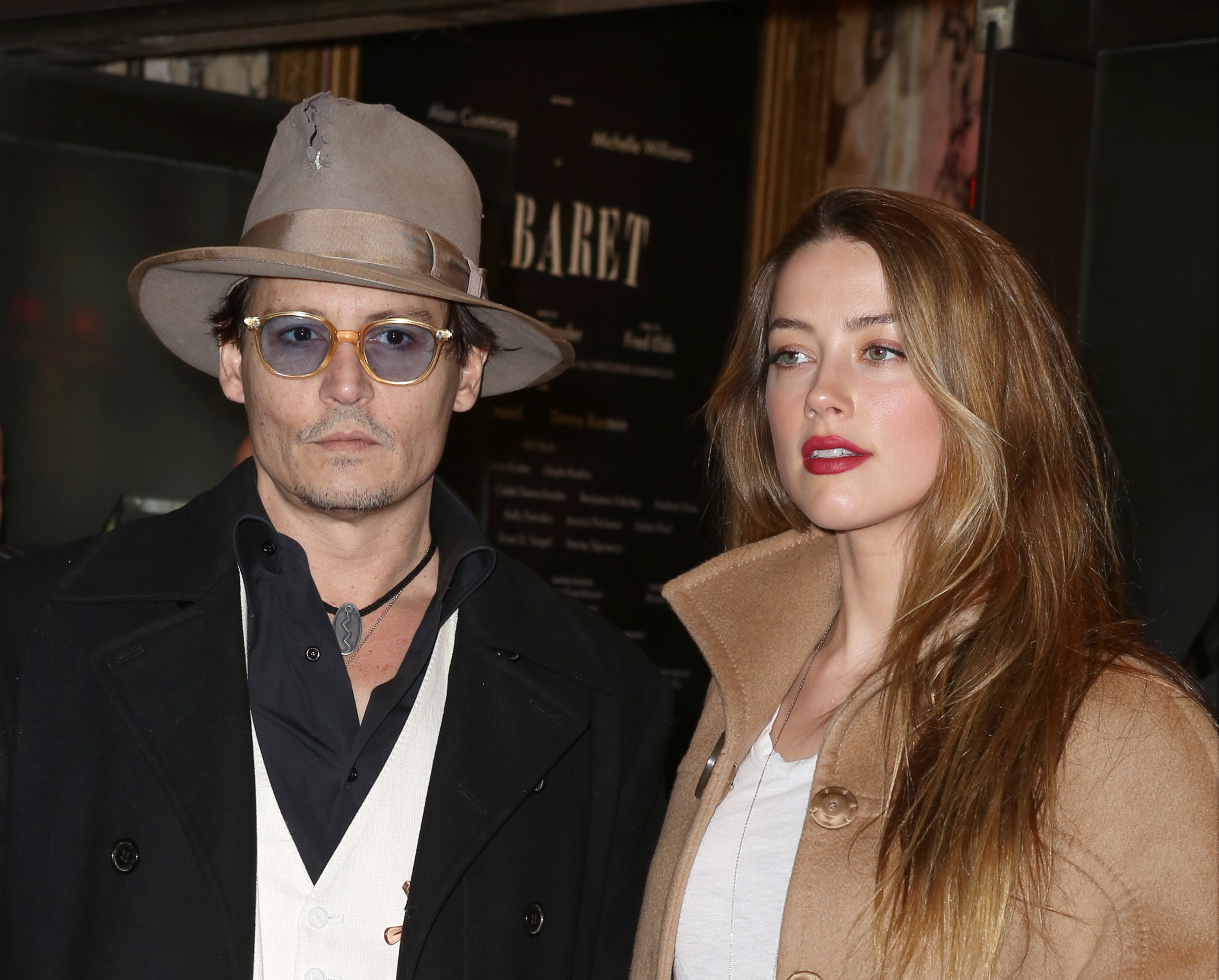 Johnny Depp und Amber Heard bei der Broadway-Eröffnungsvorstellung von "Cabaret" am 24. April 2014 in New York City. | Quelle: Getty Images