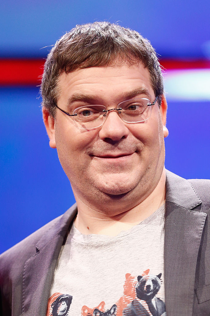 Fernsehmoderator Elton nimmt am 8. Januar 2014 in Köln an einem Fototermin für die Fernsehsendung „Millionaerswahl“ teil. Die Sendung wird am 9. Januar 2014 erstmals ausgestrahlt. | Quelle: Getty Images
