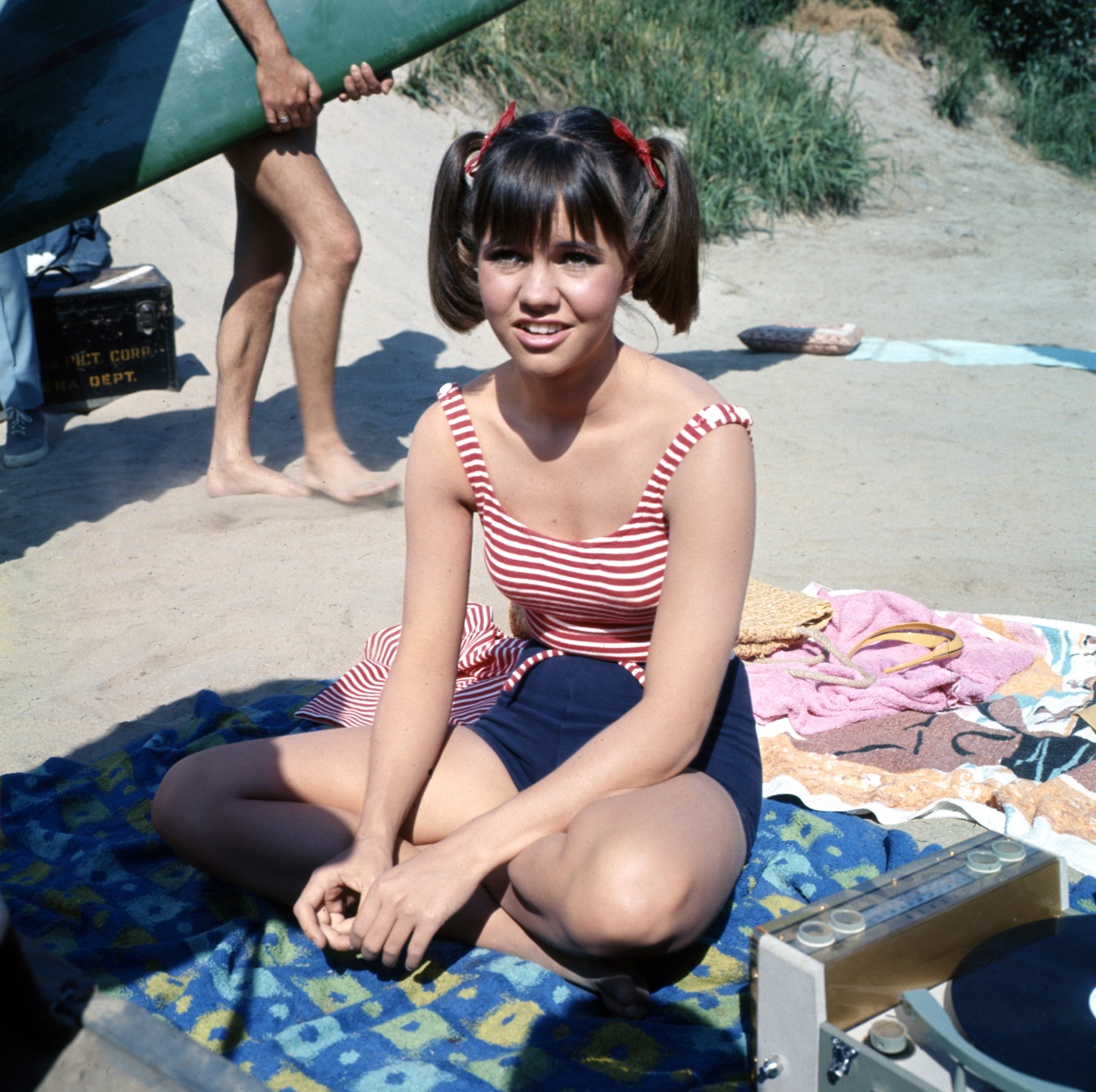 Sally Field spielt Gidget in der ersten Staffel von "Gidget" im Jahr 1965 | Quelle: Getty Images