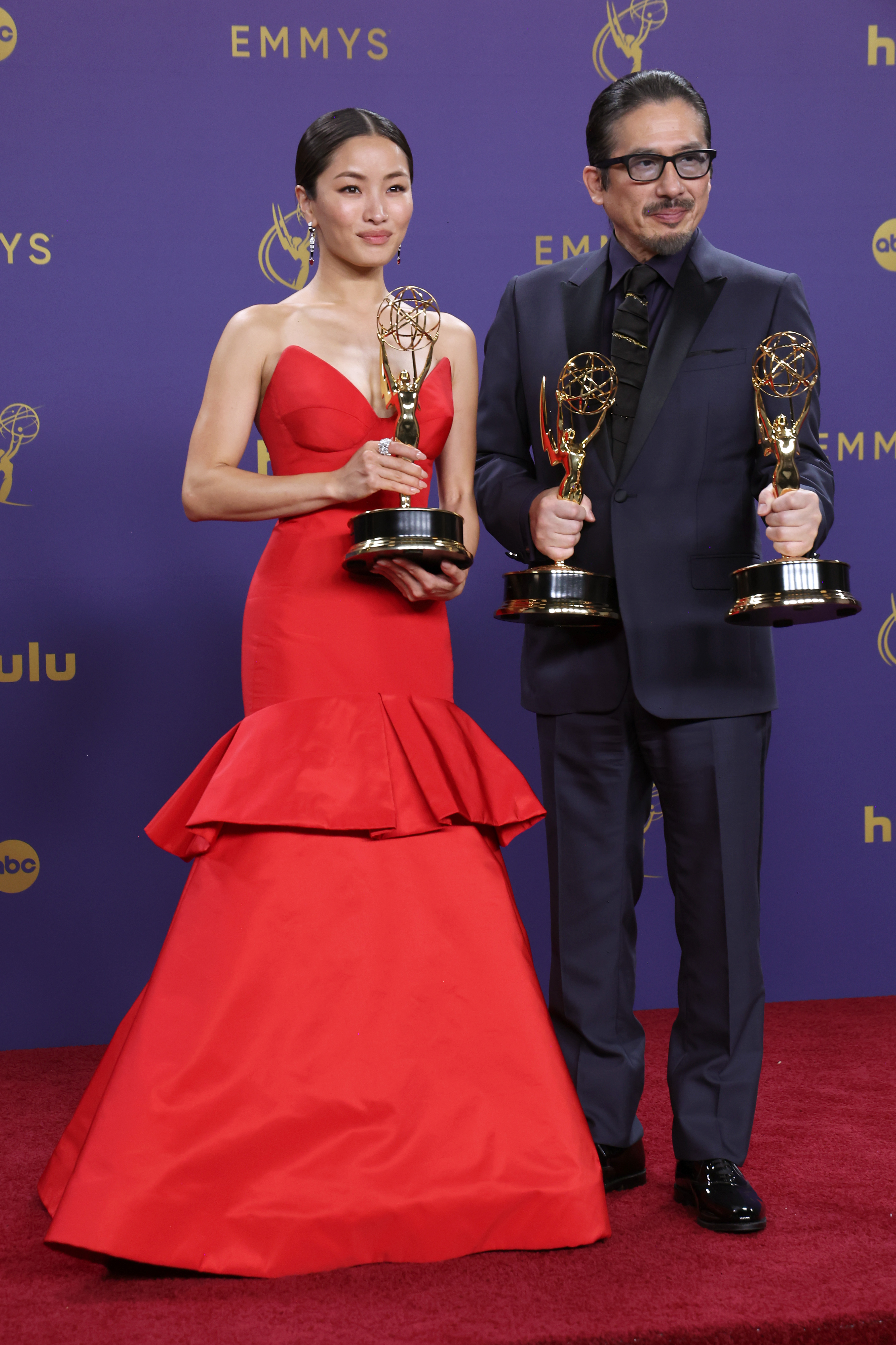 Die "Shōgun"-Stars Anna Sawai und Hiroyuki Sanada im Presseraum während der 76. Primetime Emmy Awards am 15. September 2024 in Los Angeles, Kalifornien. | Quelle: Getty Images