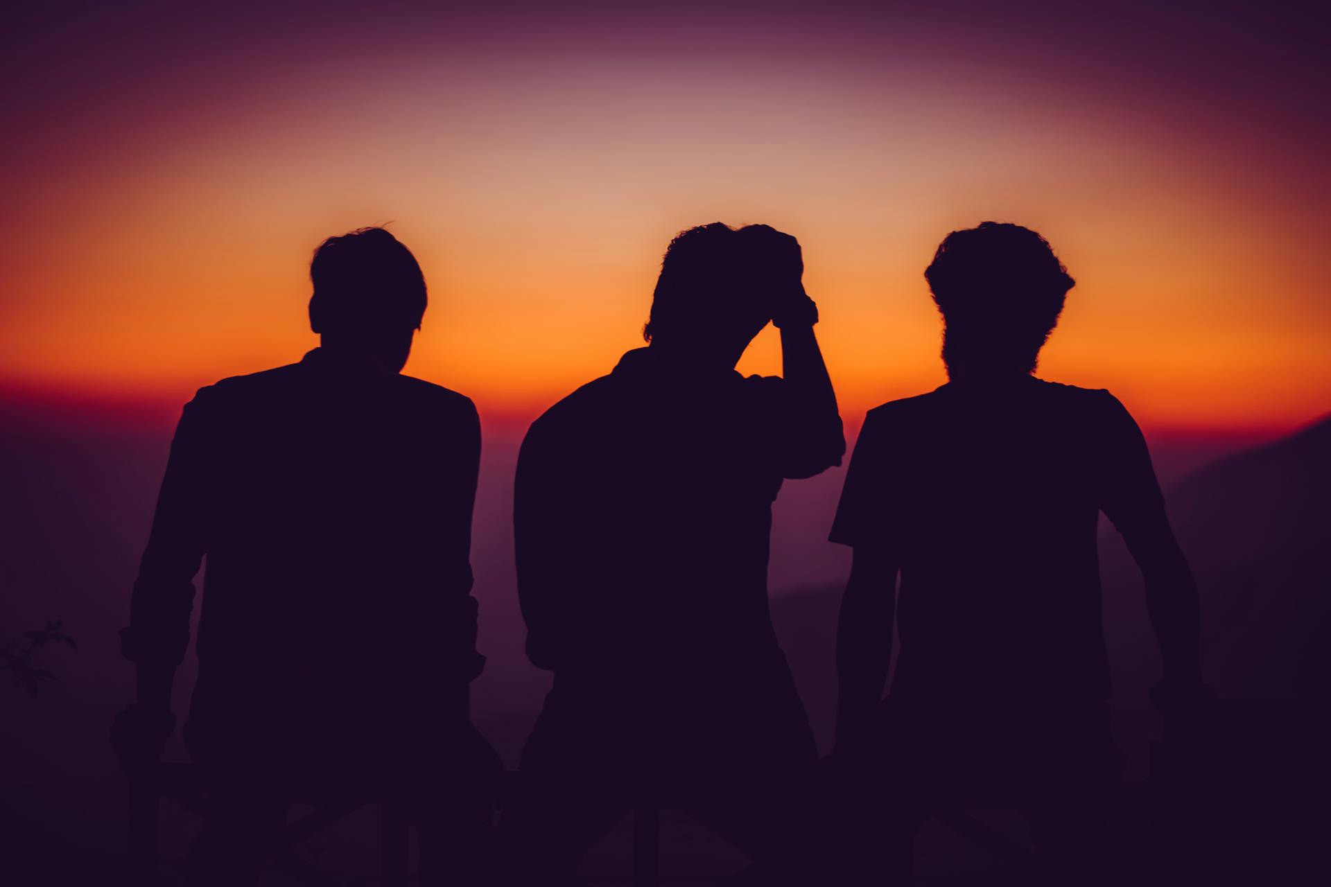 Eine Bande von Jugendlichen | Quelle: Pexels