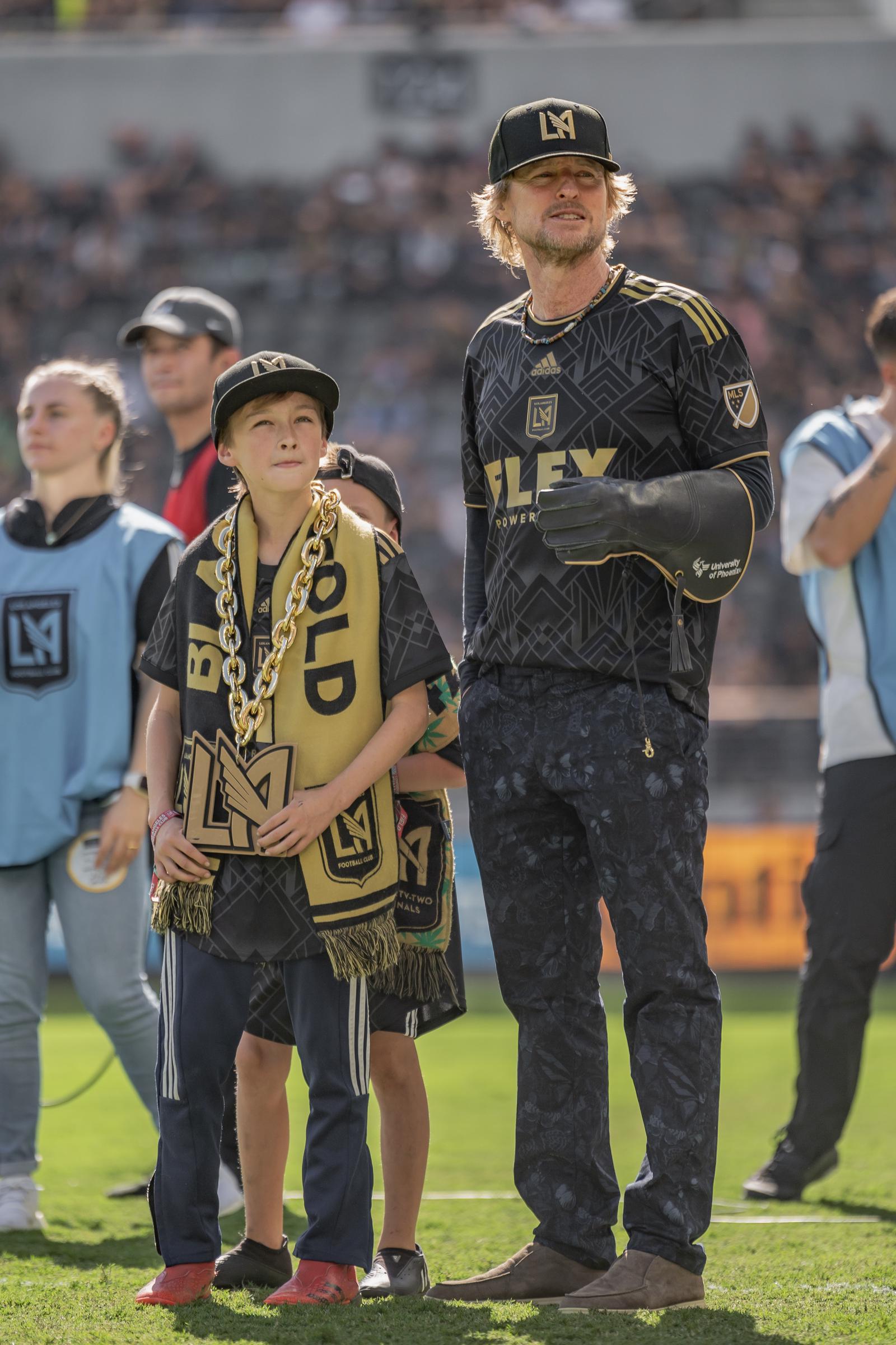 Owen Wilson besucht mit seinem Sohn Ford ein Spiel zwischen dem Austin FC und dem Los Angeles FC am 29. Oktober 2022 | Quelle: Getty Images