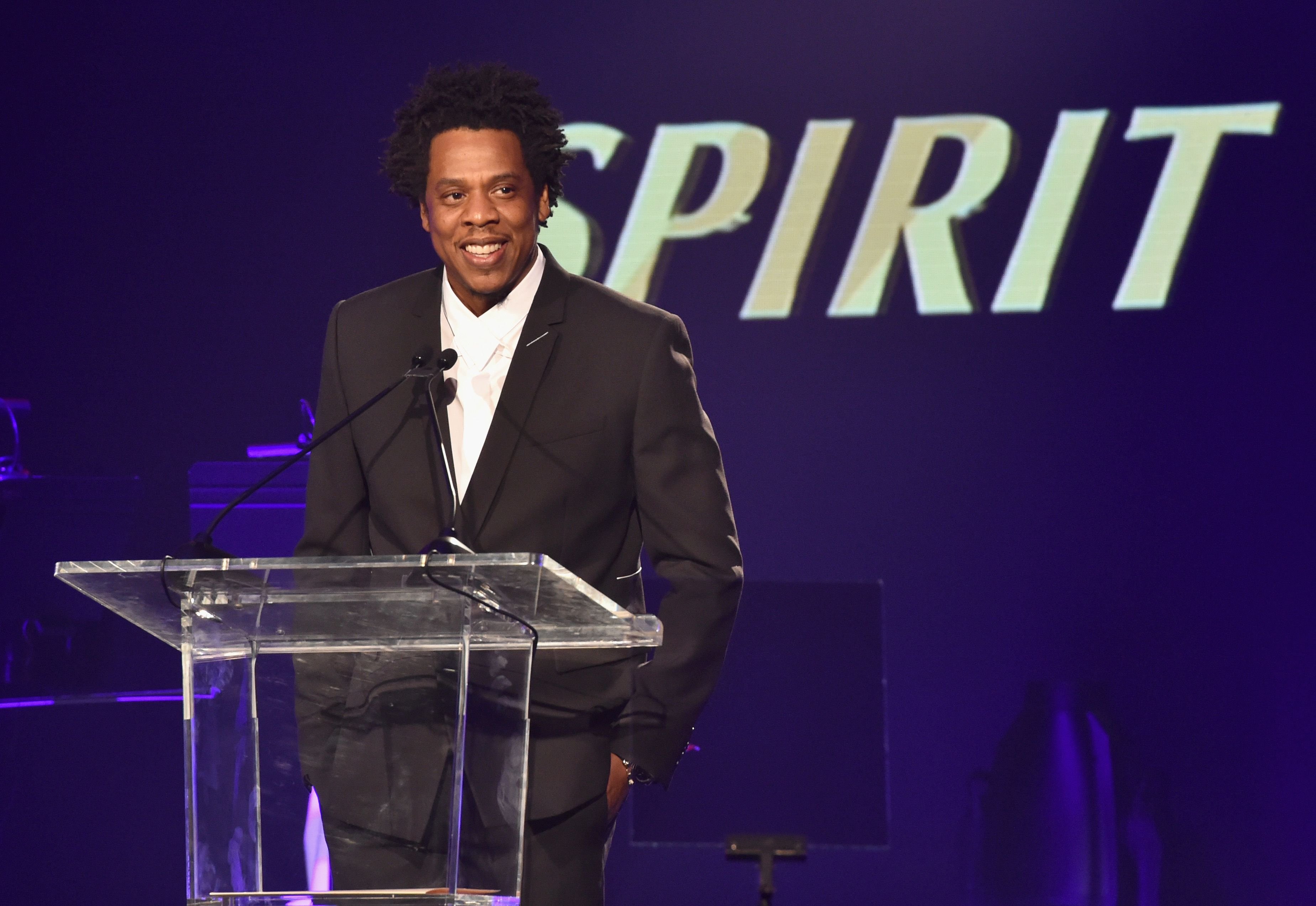 Jay-Z Carter spricht auf der Bühne bei der City of Hope Spirit of Life Gala in Santa Monica, Kalifornien am 11. Oktober 2018 | Quelle: Getty Images