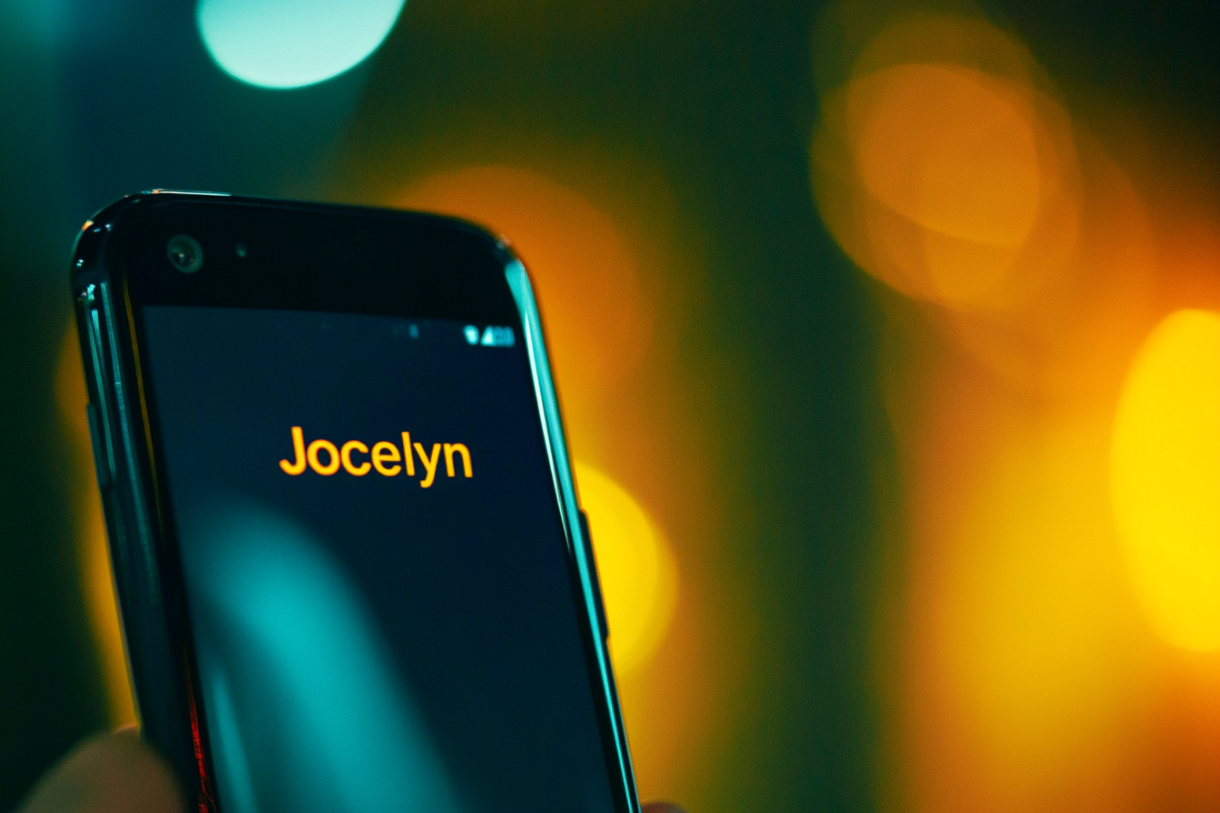 Eine Nahaufnahme eines Telefonbildschirms | Quelle: Midjourney