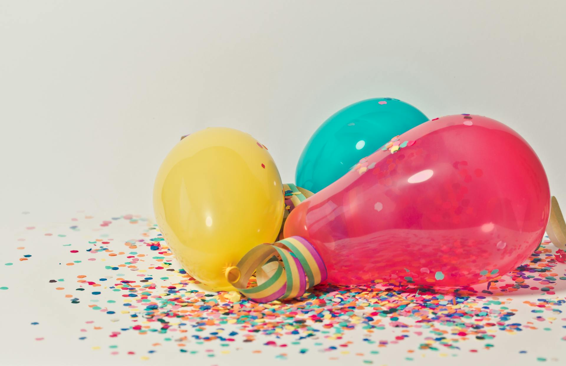 Luftballons und Konfetti | Quelle: Pexels