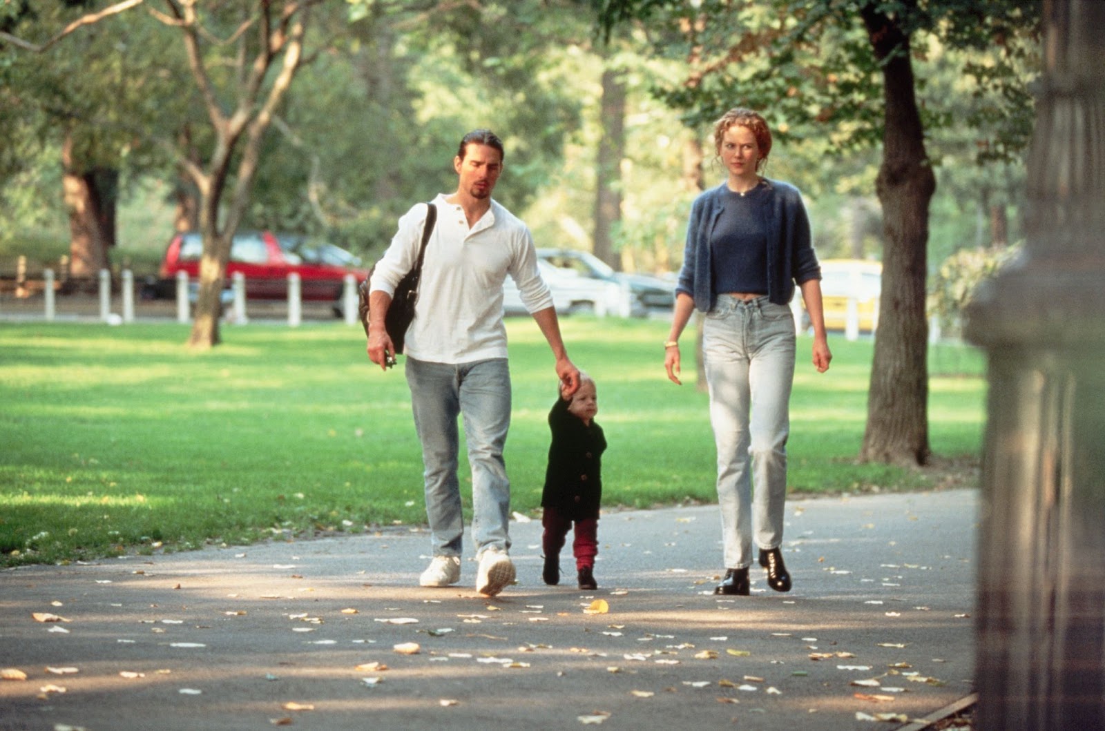 Tom Cruise und Nicole Kidman mit ihrer Tochter im Central Park, New York, im Jahr 1994. | Quelle: Getty Images