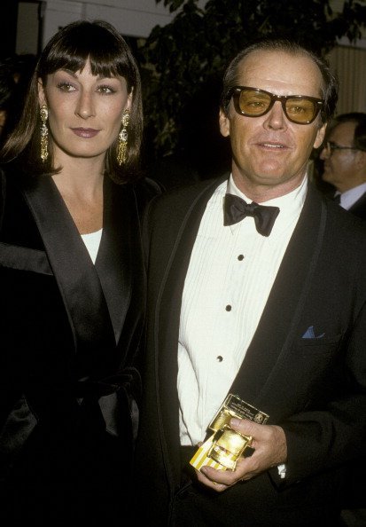 Jack Nicholson und Anjelica Huston nehmen an den 38. Annual Director's Guild of America Awards teil. | Quelle: Getty Images