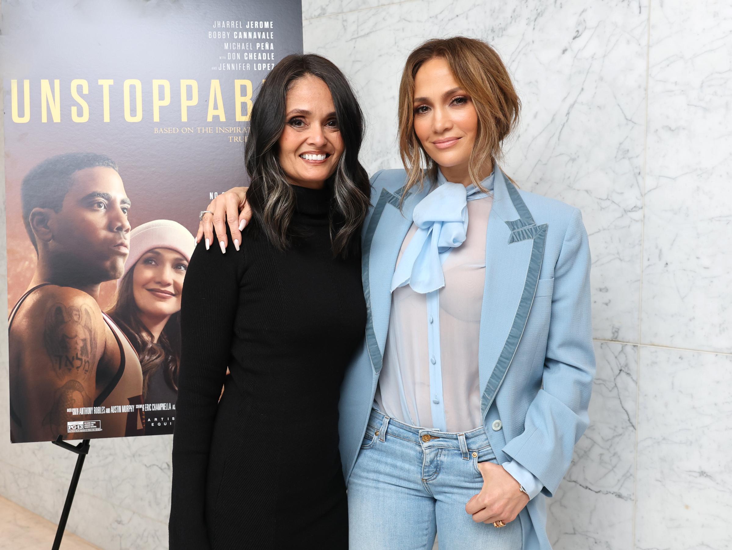 Judy Robles and Jennifer Lopez am 15. Dezember 2024 in Los Angeles, Kalifornien | Quelle: Getty Images