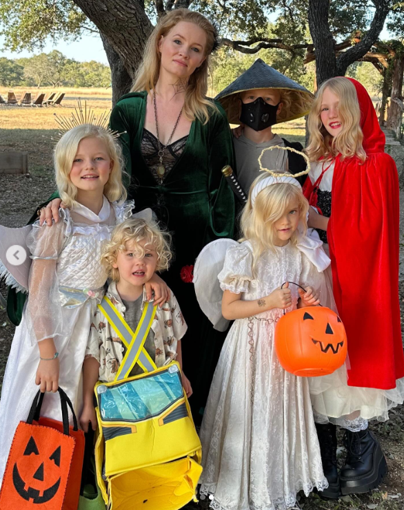 Kimberly Van Der Beek feiert Halloween mit ihren Kindern, gepostet am 31. Oktober 2024 | Quelle: instagram.com/vanderkimberly