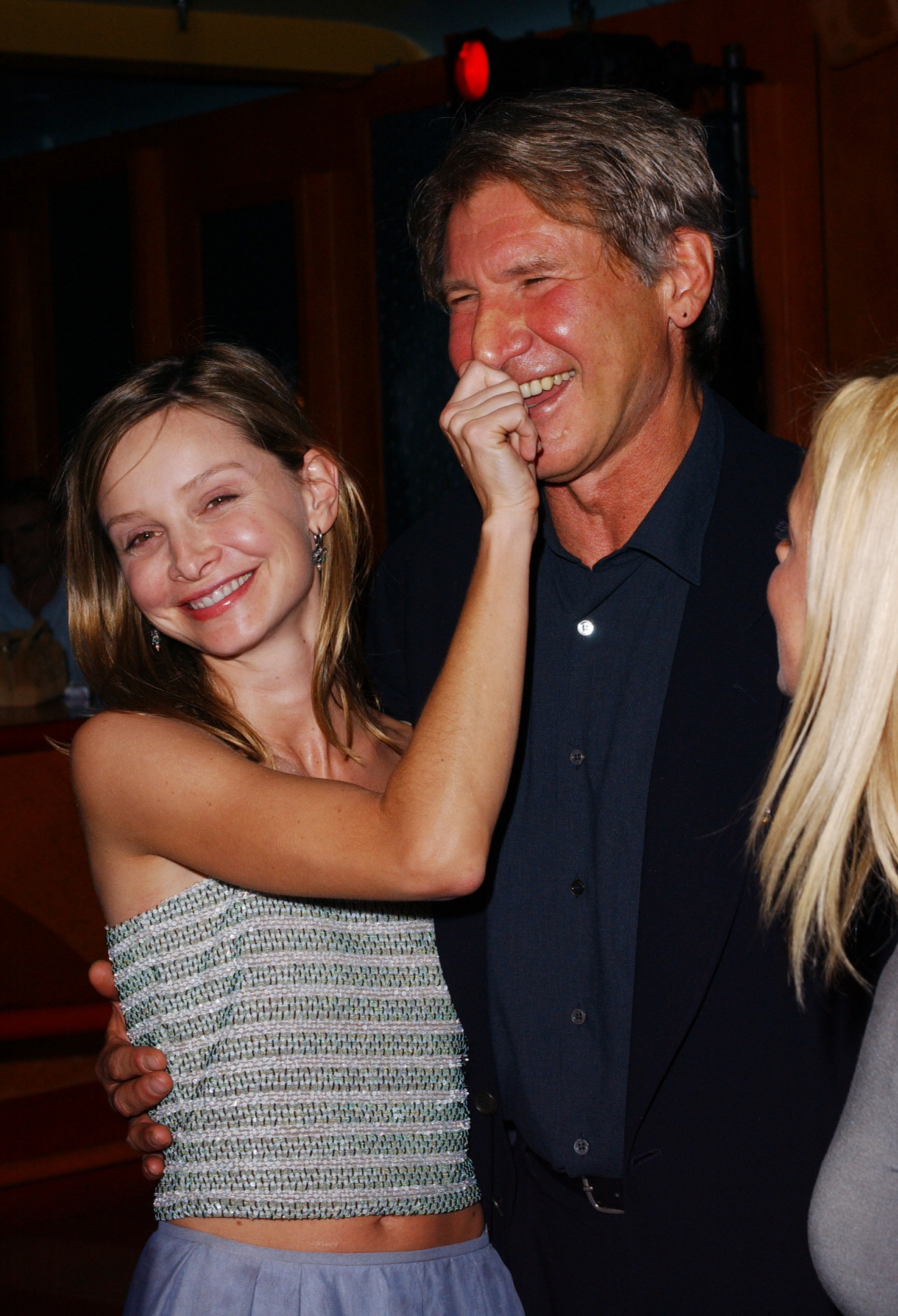 Calista Flockhart und Harrison Ford auf einer After-Party im Jahr 2003. | Quelle: Getty Images