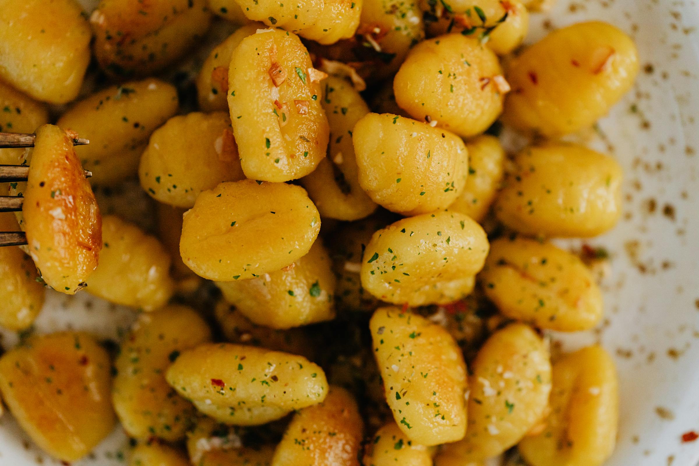 Ein Teller mit Gnocchi | Quelle: Pexels