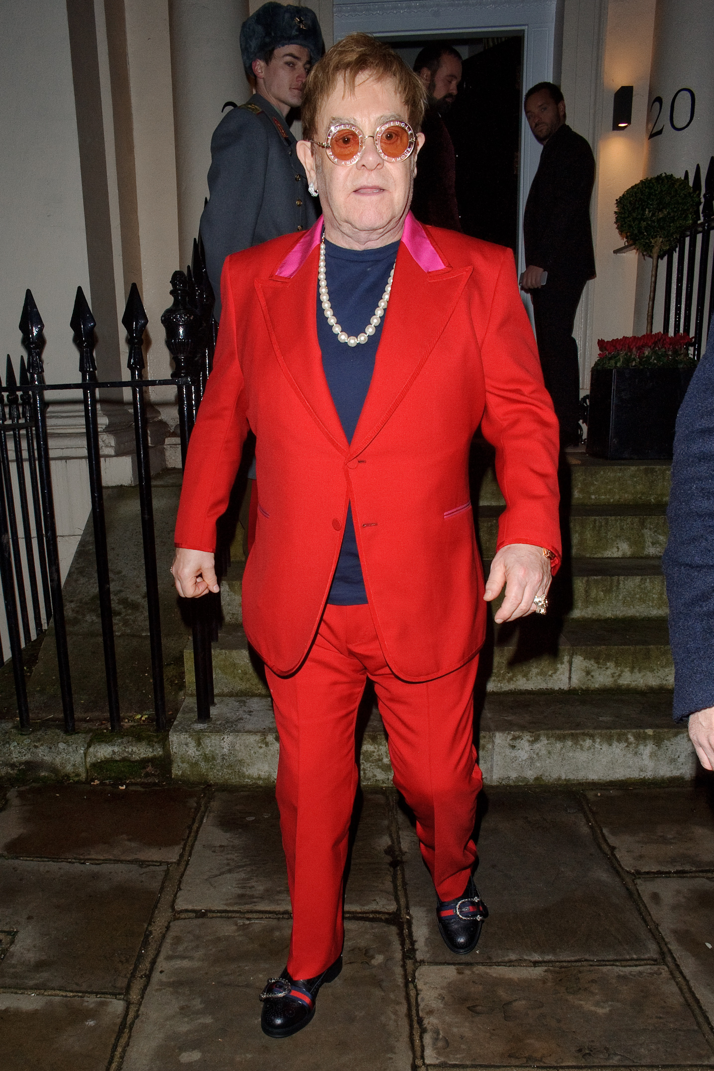 Elton John auf der Evgeny Lebedev Weihnachtsparty in Nordlondon am 15. Dezember 2017 | Quelle: Getty Images