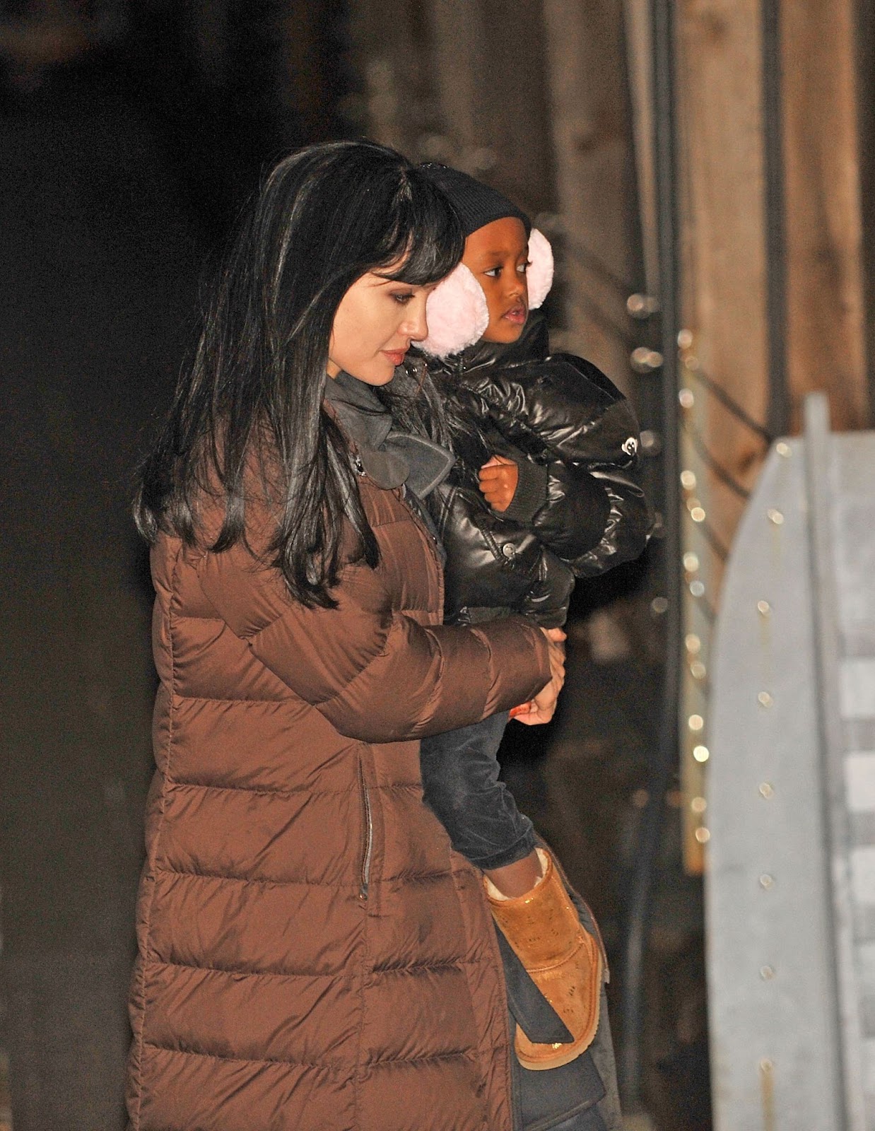 Angelina Jolie und Zahara werden am 29. Dezember 2009 in New York City bei Dreharbeiten zu