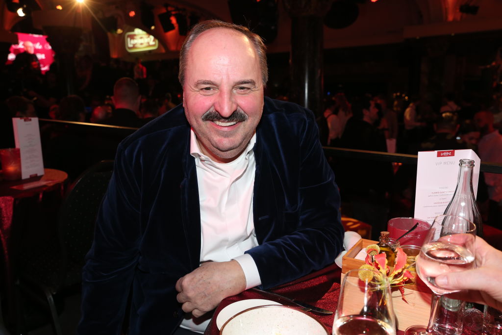 Johann Lafer während der „Lambertz Monday Night 2025 – Sweet Art“ (Schokoparty) im Alten Wartesaal am 3. Februar 2025 in Köln. | Quelle: Getty Images