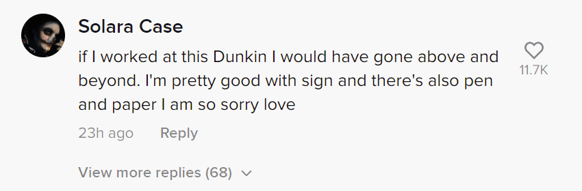 Der Kommentar eines Benutzers zum Video einer Frau, die behauptet, dass ihr die Bedienung bei Dunkin wegen ihrer Behinderung verweigert wurde. | Quelle: Tiktok.com/shannon_heroux