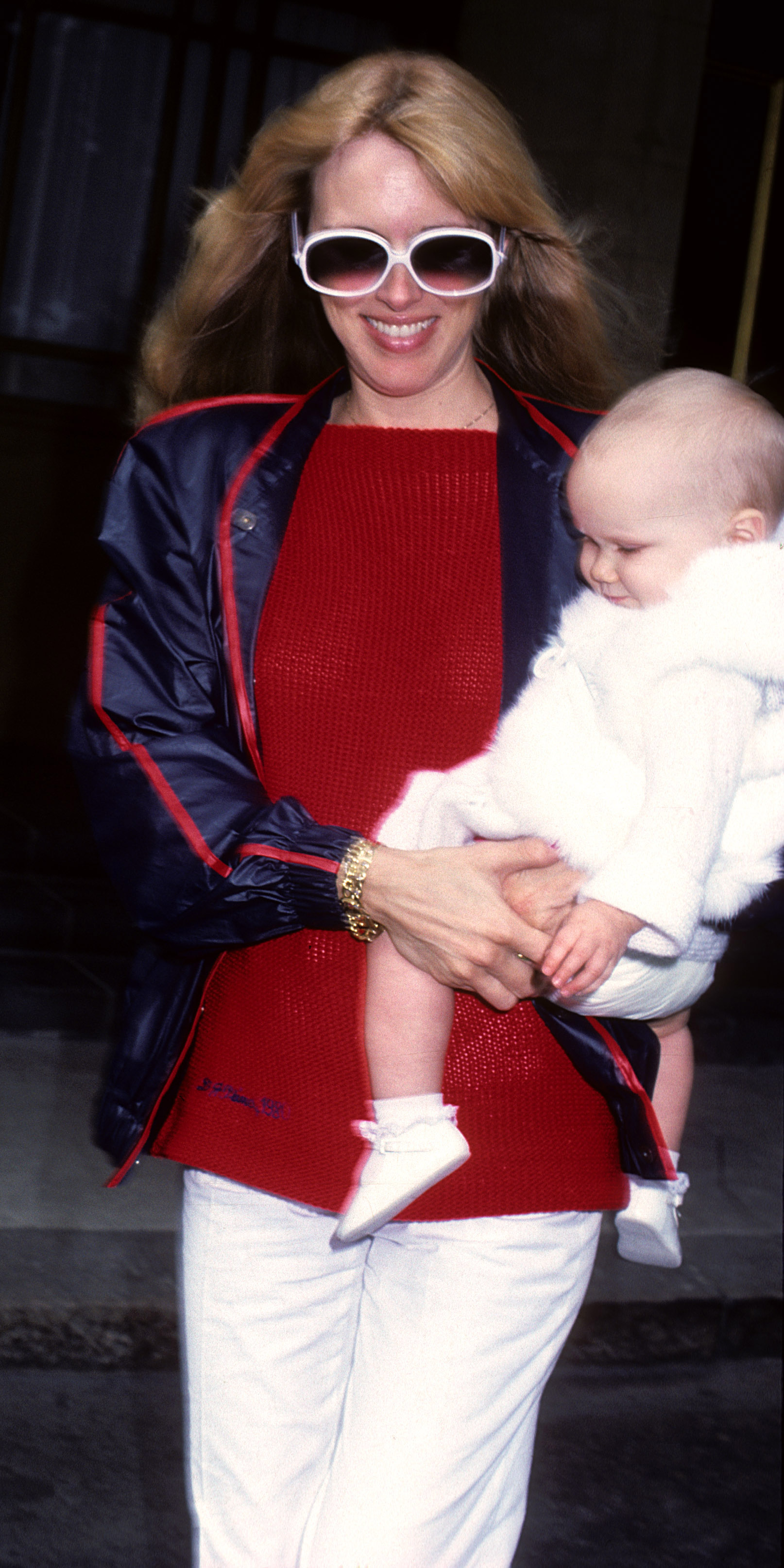 Alana Stewart und Tochter Kimberly am 5. Mai 1980 | Quelle: Getty Images