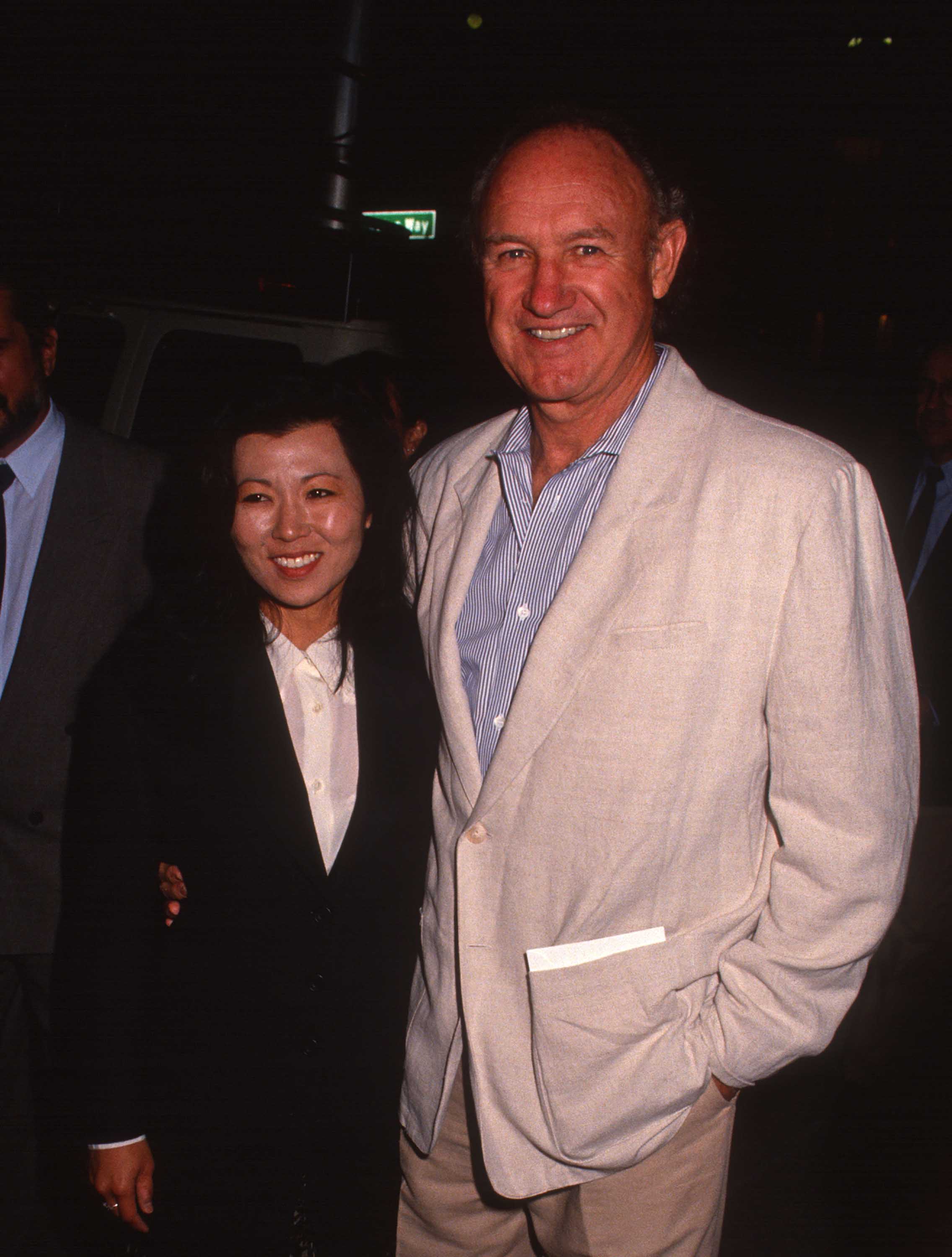 Betsy Arakawa und Gene Hackman besuchen die PCC Celebrity Art Show Benefizveranstaltung in Beverly Hills, Kalifornien, am 11. September 1991 | Quelle: Getty Images