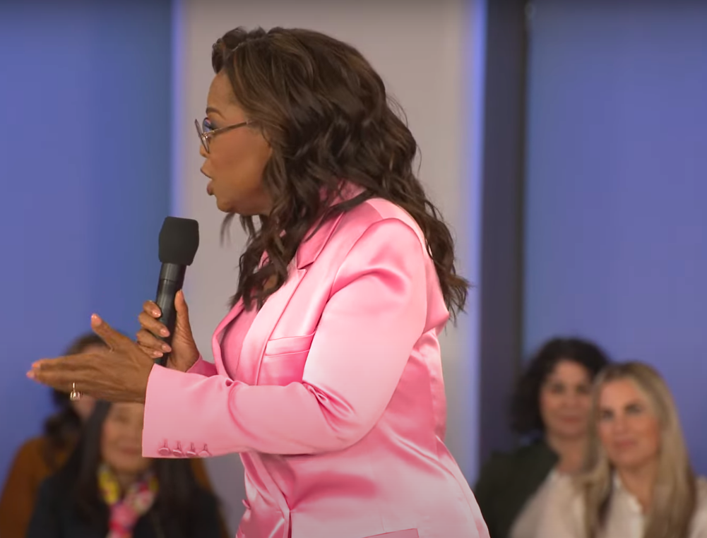 Oprah Winfrey spricht während der Sendung "Making the Shift" auf WeightWatchers, aufgenommen am 9. Mai 2024 | Quelle: YouTube/WeightWatchers