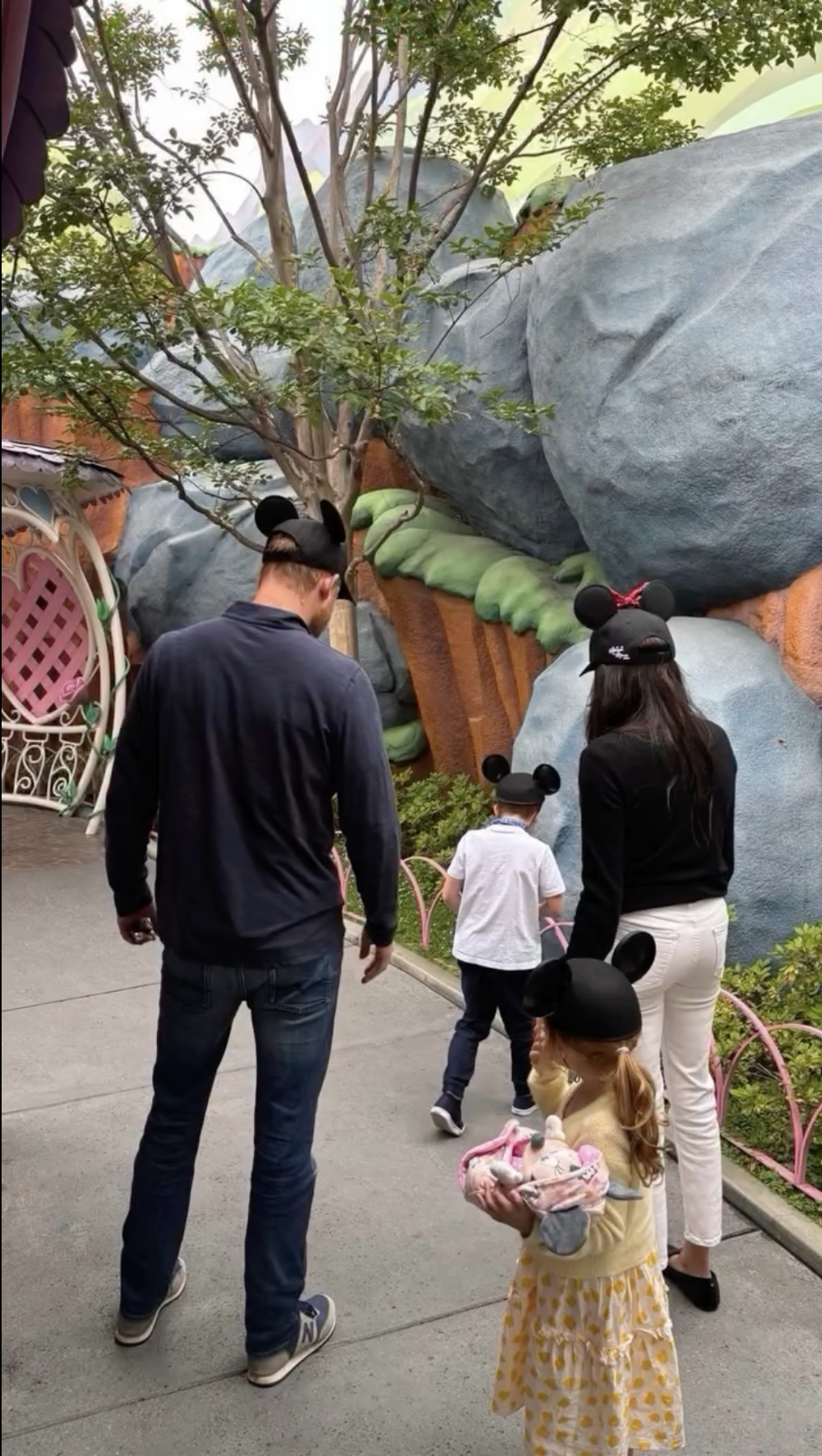 Prinz Harry und Meghan, Herzogin von Sussex, mit ihren Kindern – ein Beitrag vom 7. Juni 2025. | Quelle: Instagram/meghan