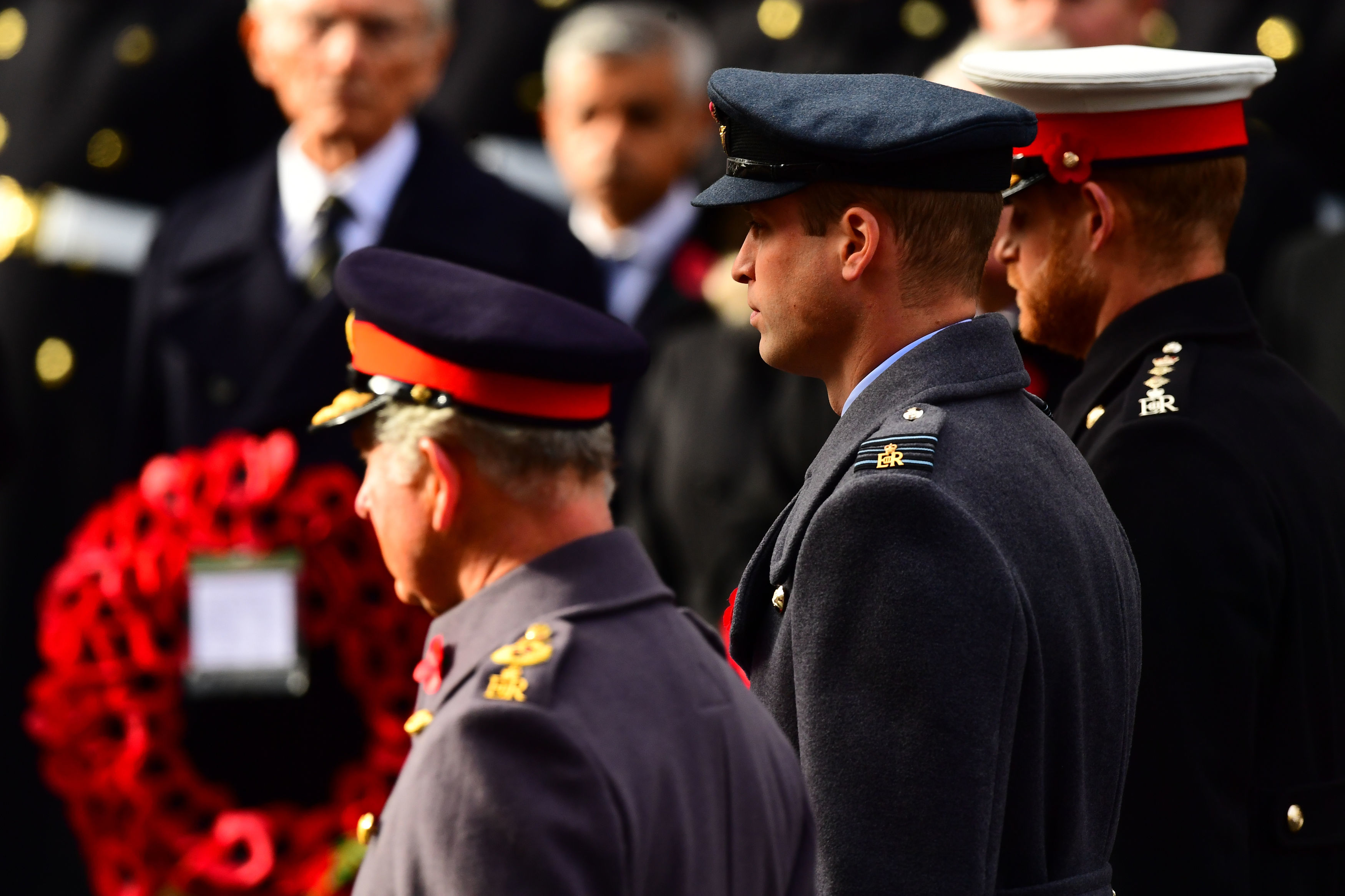 König Charles III., Prinz William und Prinz Harry während der jährlichen Gedenkfeier am Remembrance Sunday in London, England am 11. November 2018 | Quelle: Getty Images