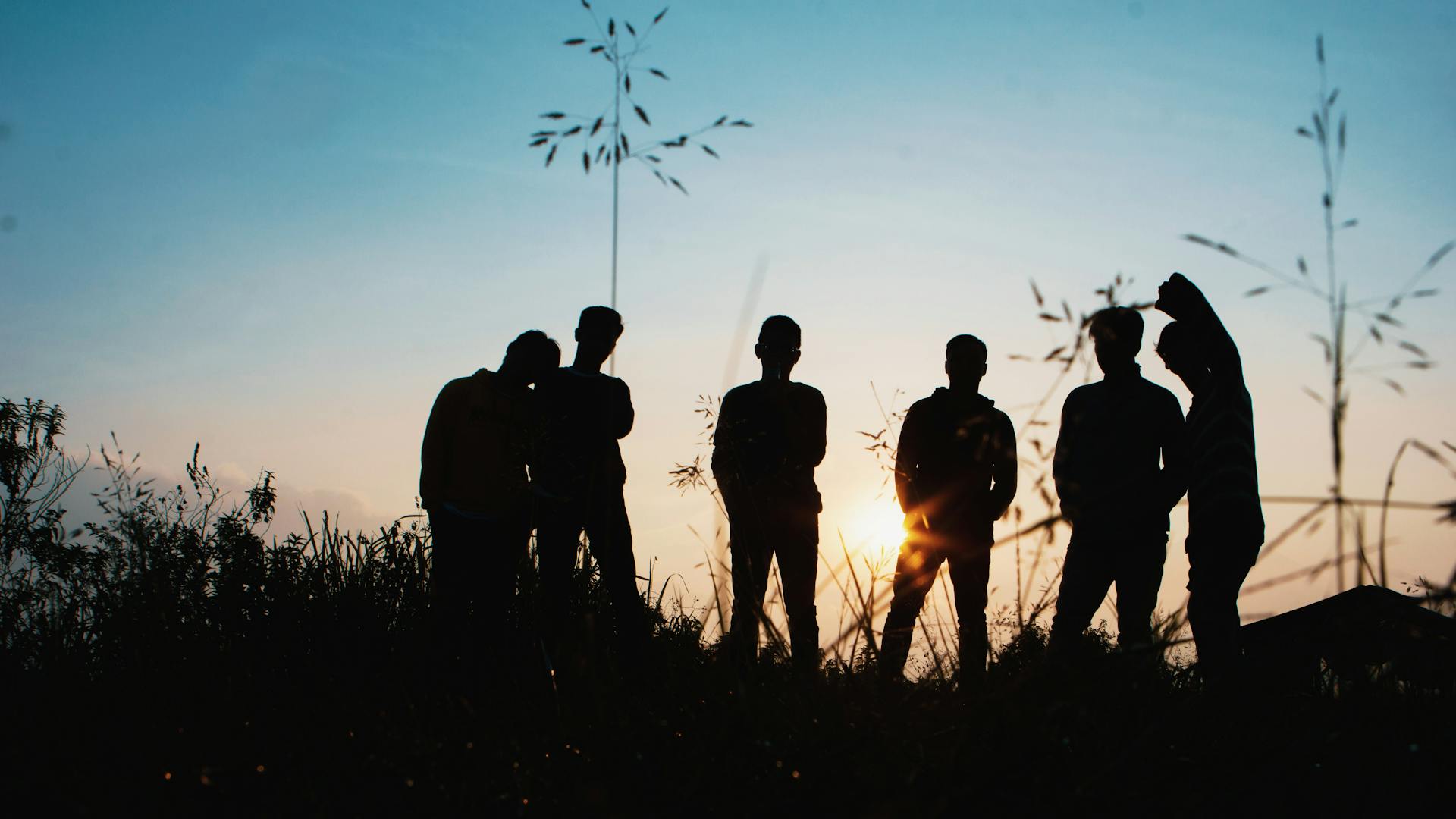 Eine Bande von Jungen | Quelle: Pexels