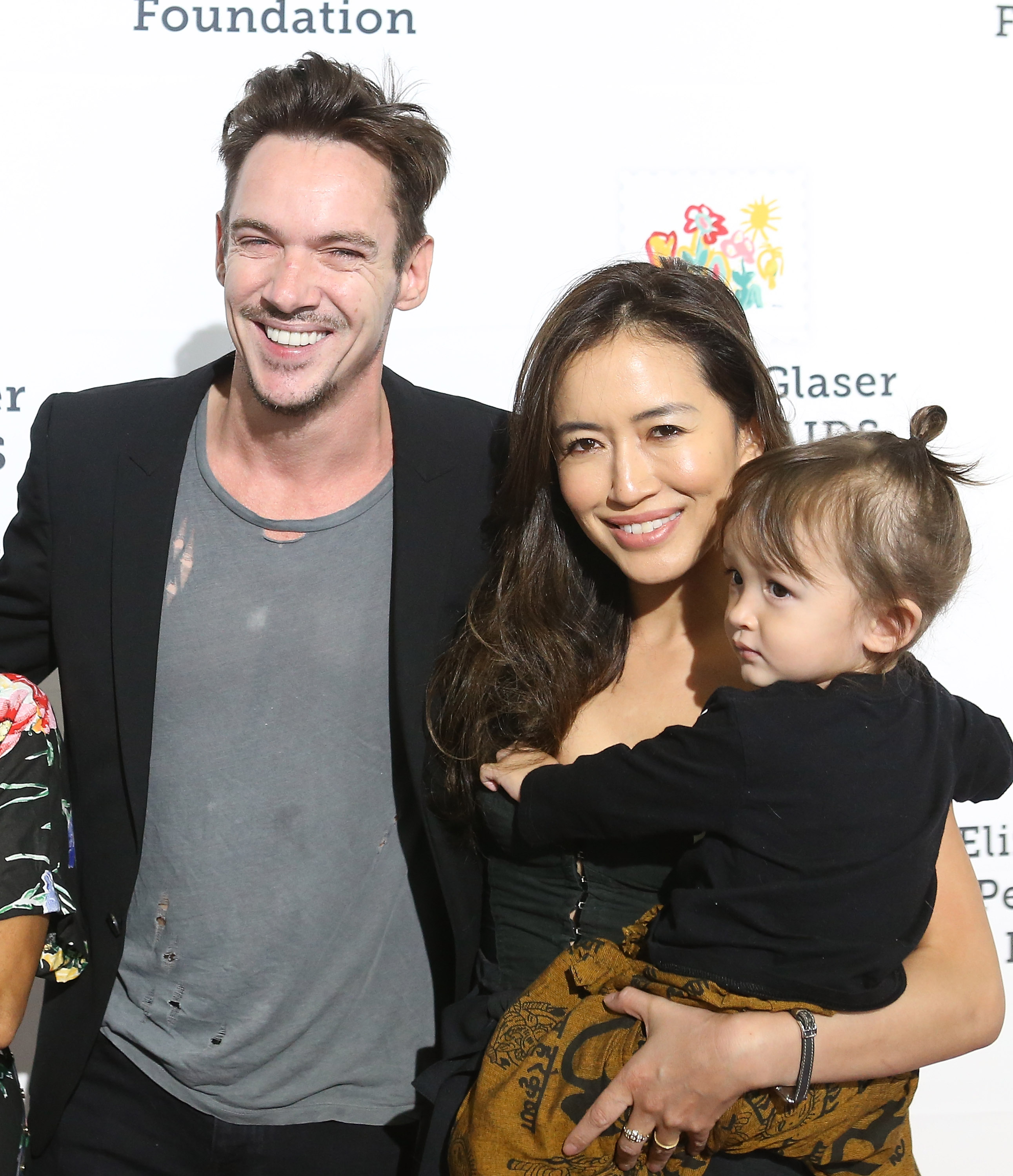 Jonathan Rhys Meyers, Mara Lane und Wolf Rhys Meyers besuchen das 30-jährige Jubiläum der Elizabeth Glaser Pediatric Aids Foundation - "A Time for Heroes" Family Festival am 28. Oktober 2018 in Culver City, Kalifornien. | Quelle: Getty Images