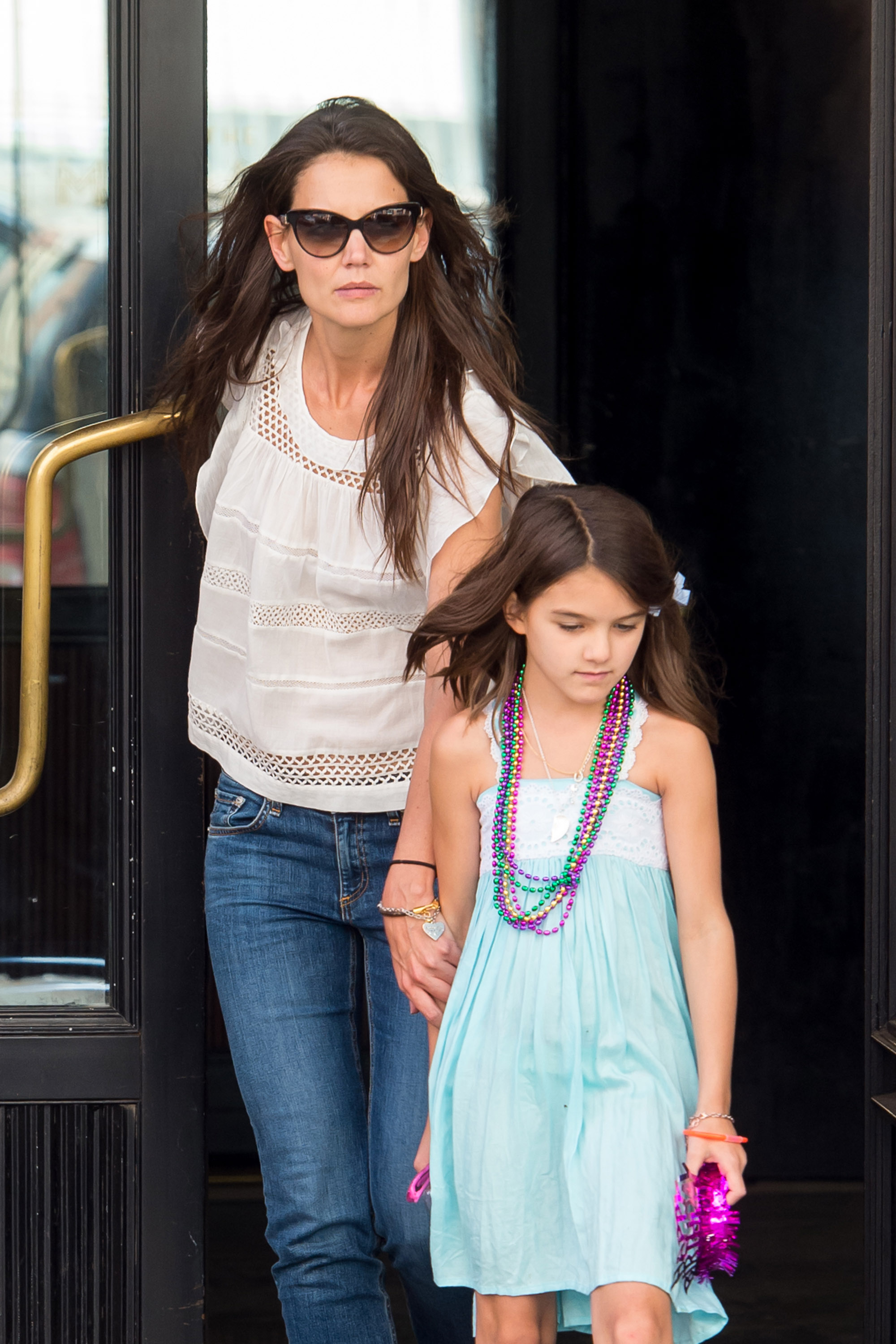 Katie Holmes und Suri Cruise feiern Suris neunten Geburtstag im Gilded Lily in New York City, am 18. April 2015. | Quelle: Getty Images