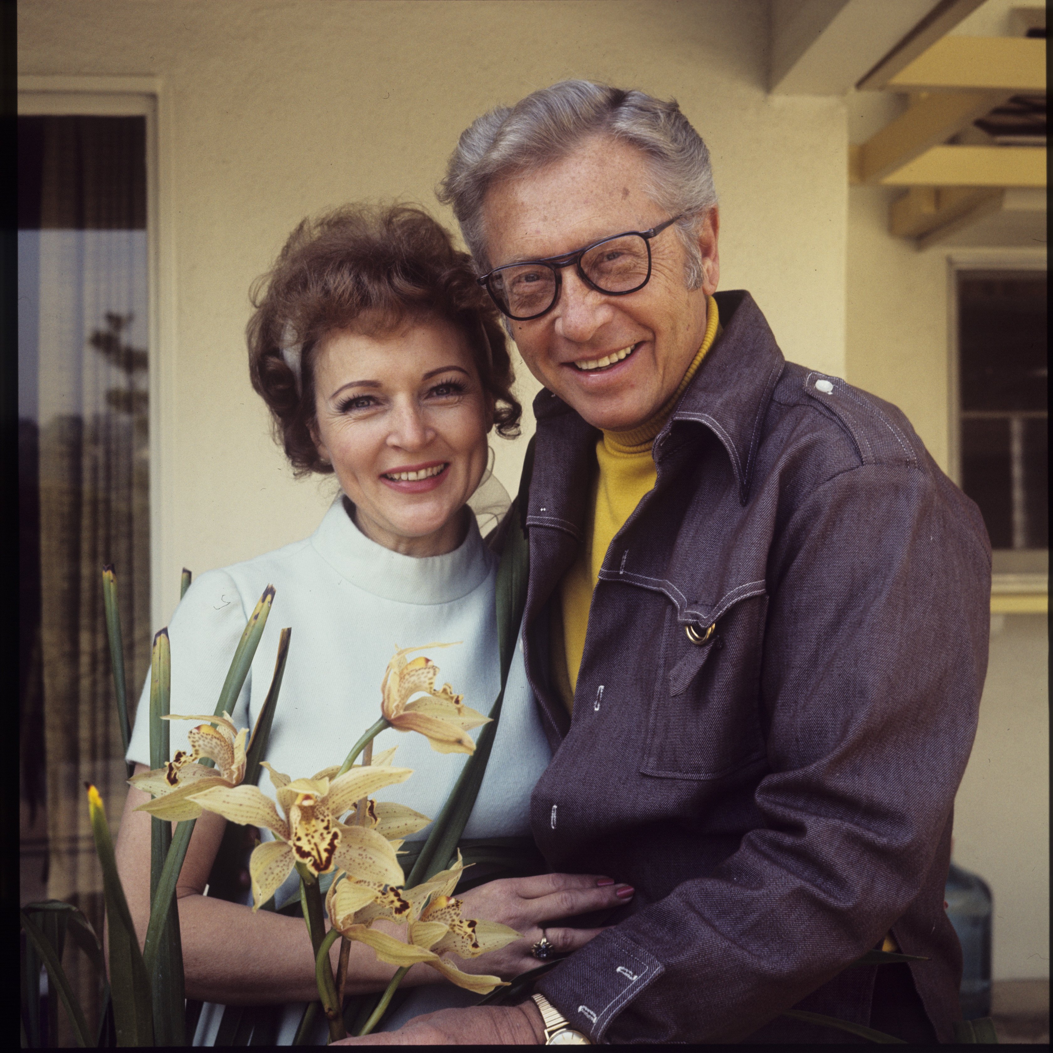 Betty White und Allan Ludden in ihrem Haus für ein Fotoshooting, Los Angeles, 14. Februar 1972 |  Quelle: Getty Images