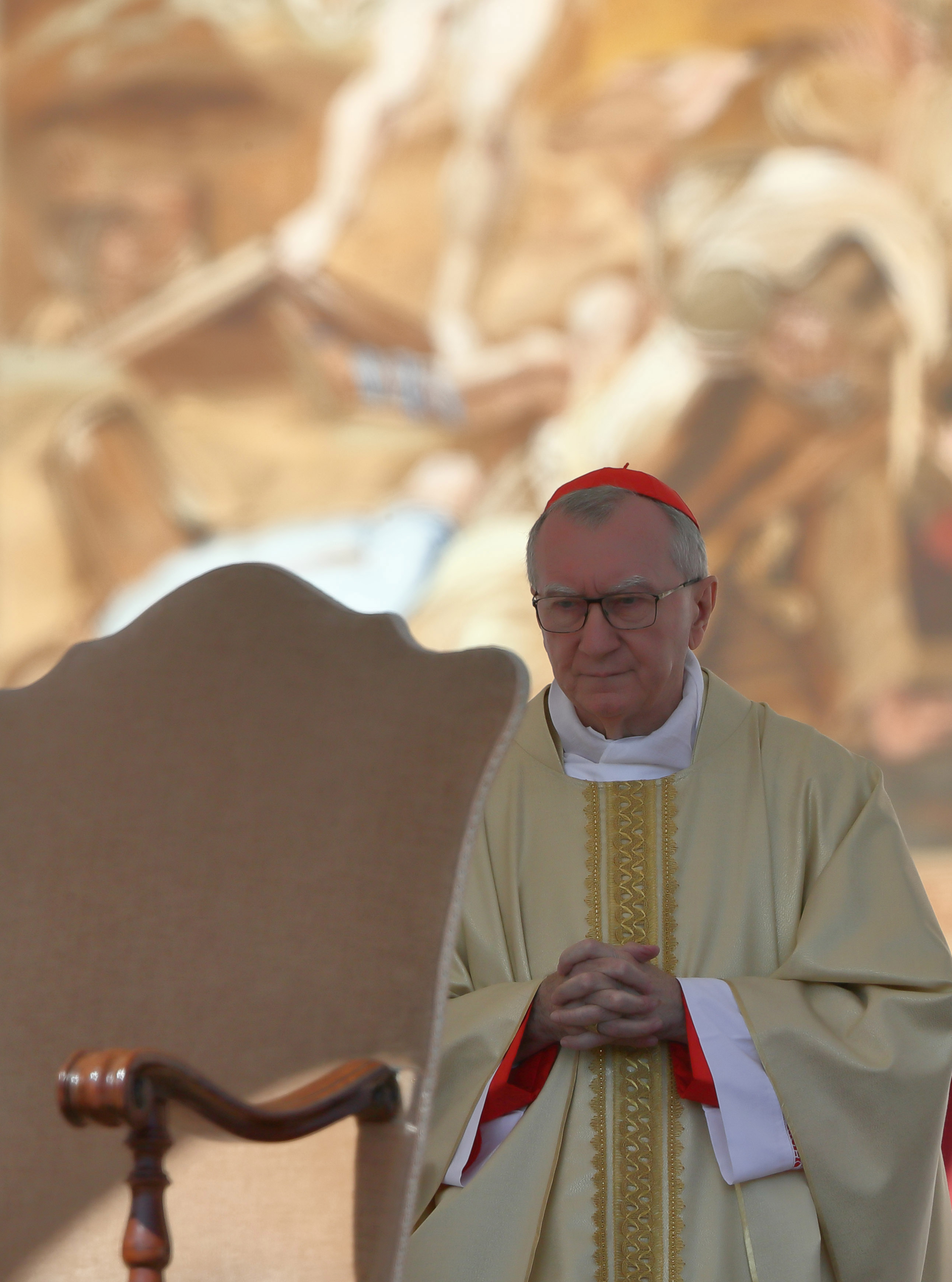 Kardinal Pietro Parolin leitet die Heilige Messe zum zweiten Tag der Novendiali und des Jubiläums der Jugendlichen am 27. April 2025 auf dem Petersplatz in Vatikanstadt. | Quelle: Getty Images