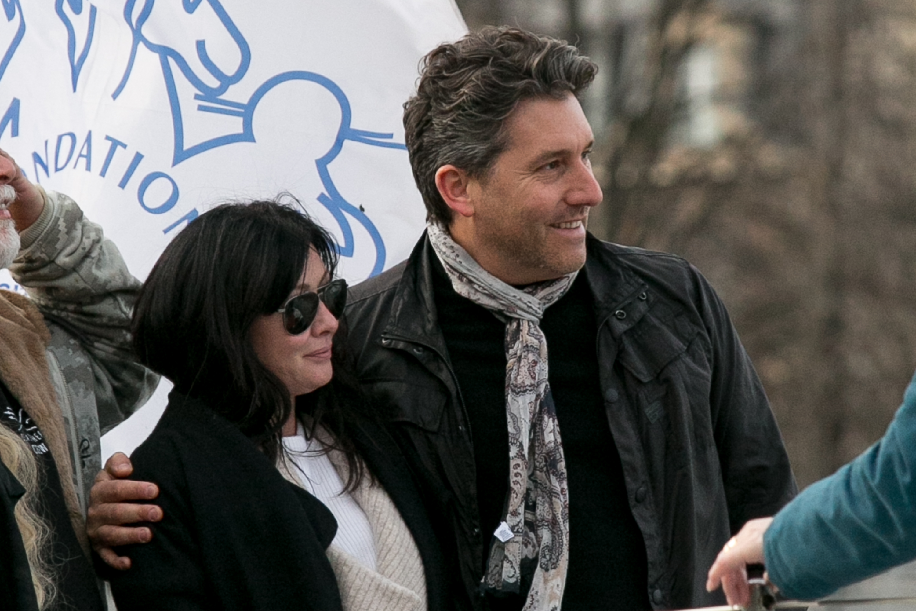 Shannen Doherty und Chris Cortazzo am 23. Februar 2015 in Paris, Frankreich. | Quelle: Getty Images