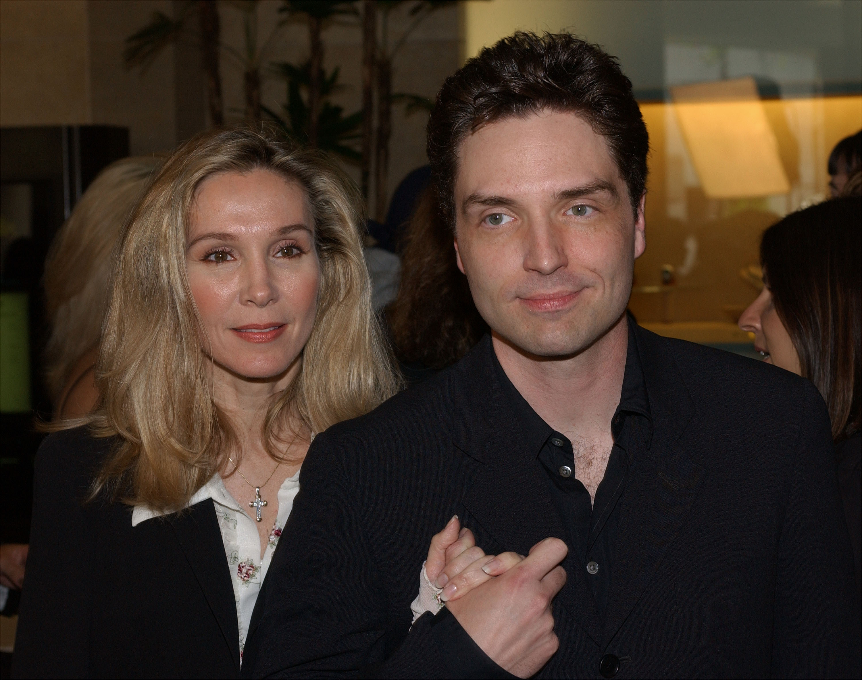 Richard Marx und Cynthia Rhodes im Mai 2002 in Beverly Hills, Kalifornien | Quelle: Getty Images