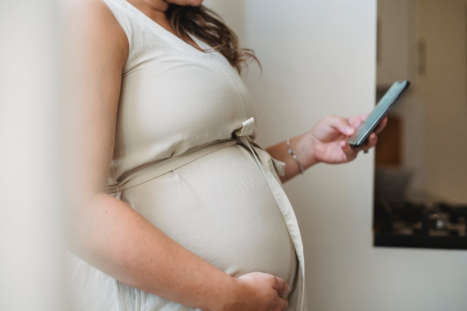 Frau Clark weigerte sich, nachzugeben, selbst als Samantha schwanger wurde. | Quelle: Pexels