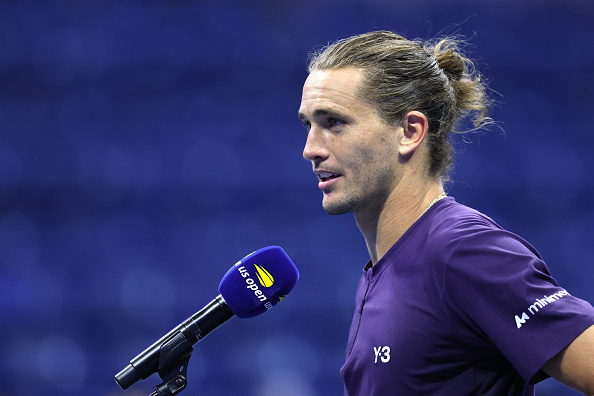 Alexander Zverev im Post-Match-Interview nach seinem Sieg gegen Alejandro Tabilo bei den US Open, New York, 26. August 2025. | Quelle: Getty Images