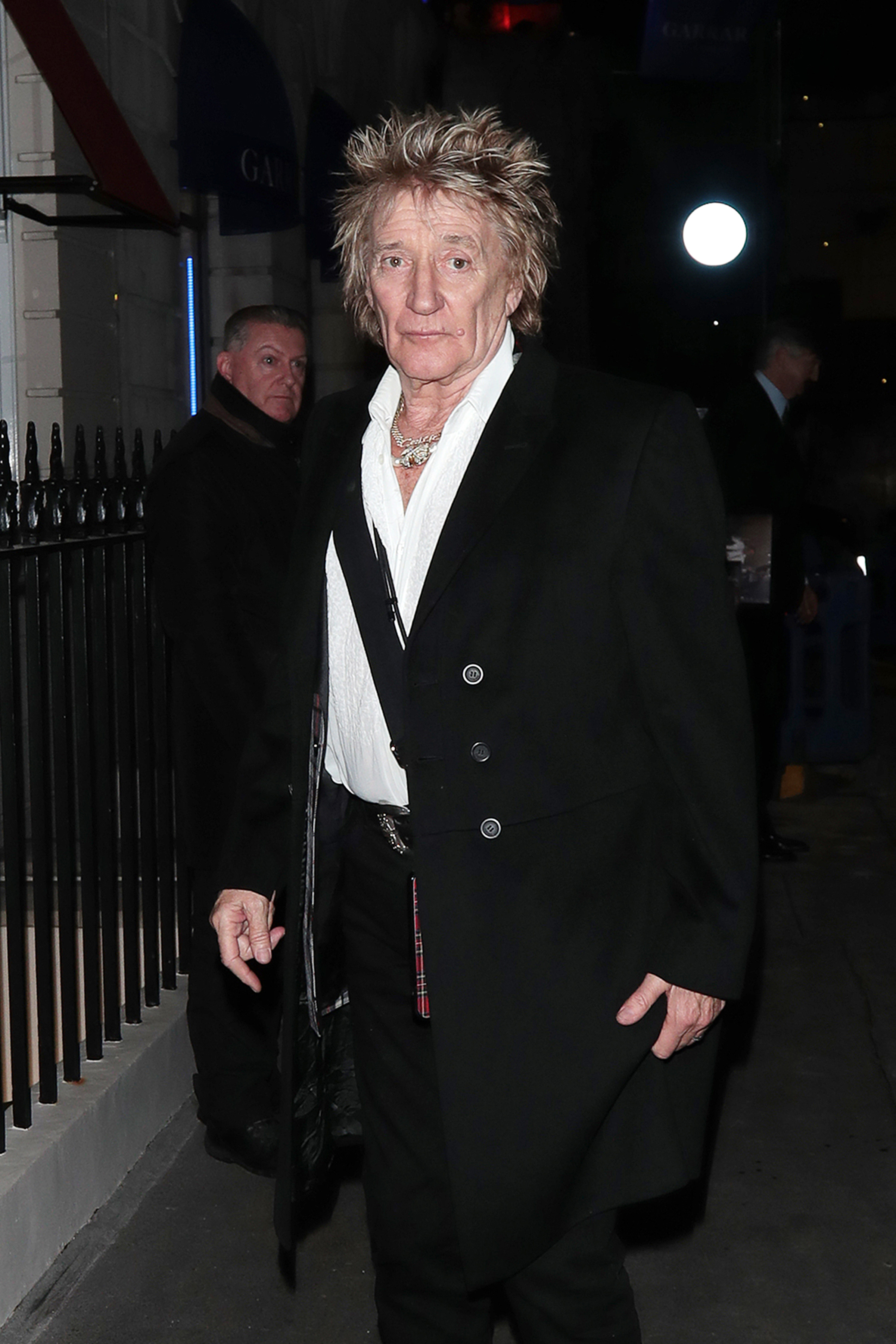 Rod Stewart wird am 2. Februar 2024 in London, England, gesehen. | Quelle: Getty Images