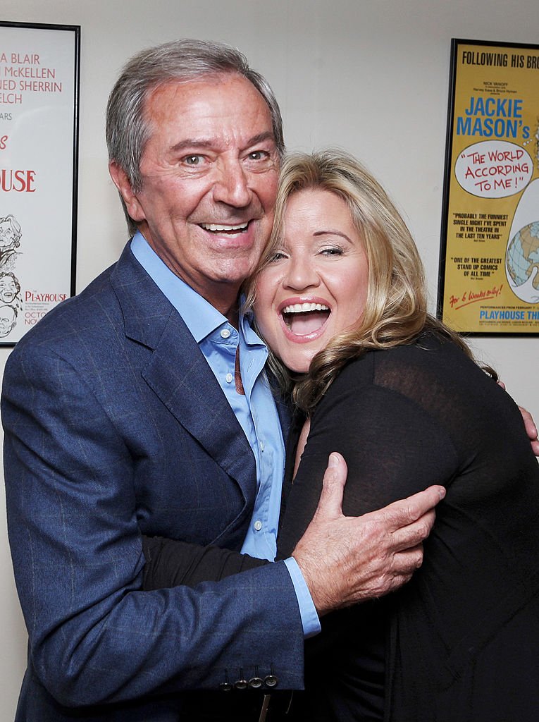 Des O'Connor und seine Frau Brooke Wilson besuchen am 20. Oktober 2011 eine Party im Playhouse Theatre in London | Quelle: Getty Images