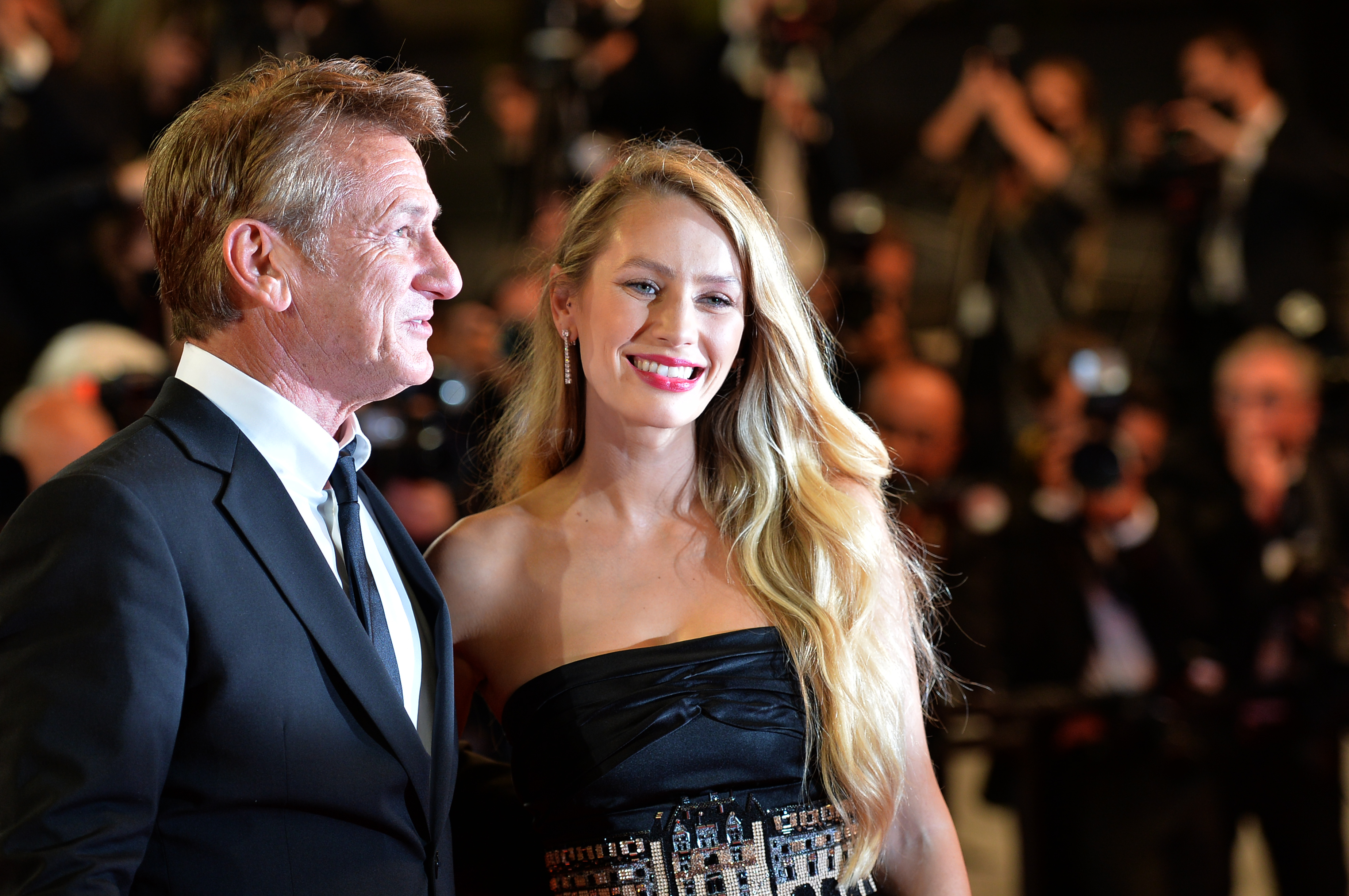 Sean Penn und seine Tochter, die Schauspielerin Dylan Penn, besuchen den "Flag Day" während der 74. jährlichen Filmfestspiele von Cannes im Jahr 2021: Getty Images