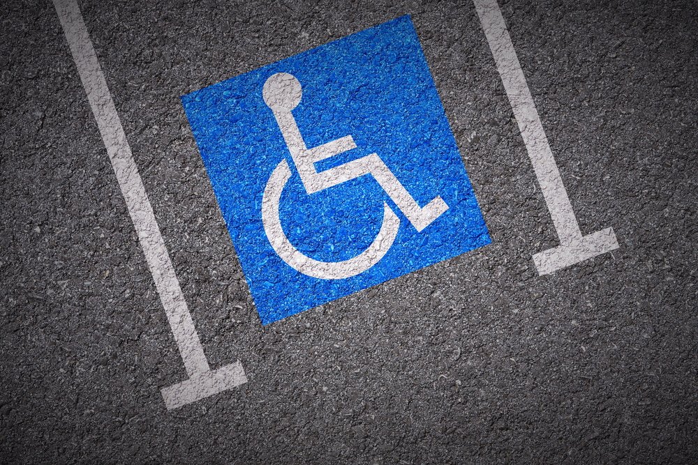 Behindertenparkplatz. I Quelle: Shutterstock