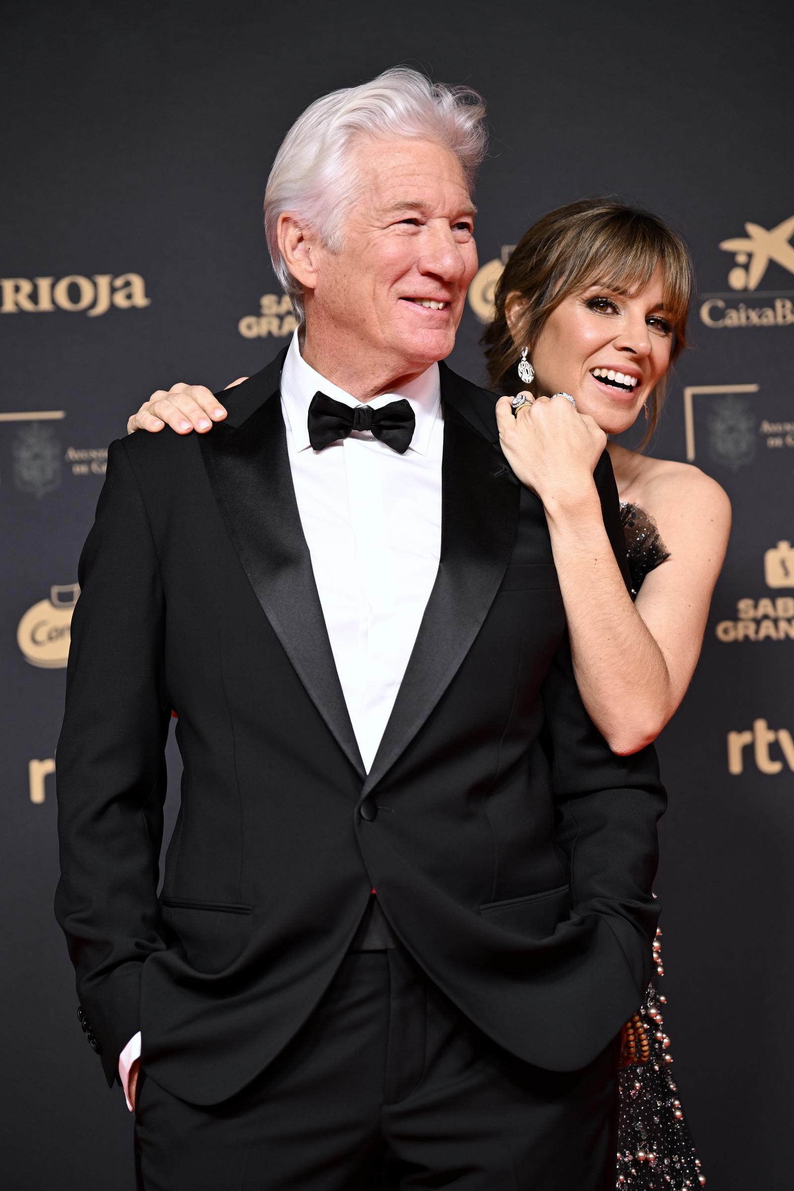 Richard Gere und Alejandra Silva nahmen an der Goya-Verleihung 2025 in Granada, Spanien, teil, nachdem sie mit ihrer Familie aus den Vereinigten Staaten umgezogen waren und gemeinsam ein neues Kapitel in Silvas Heimatland begonnen hatten. | Quelle: Getty Images