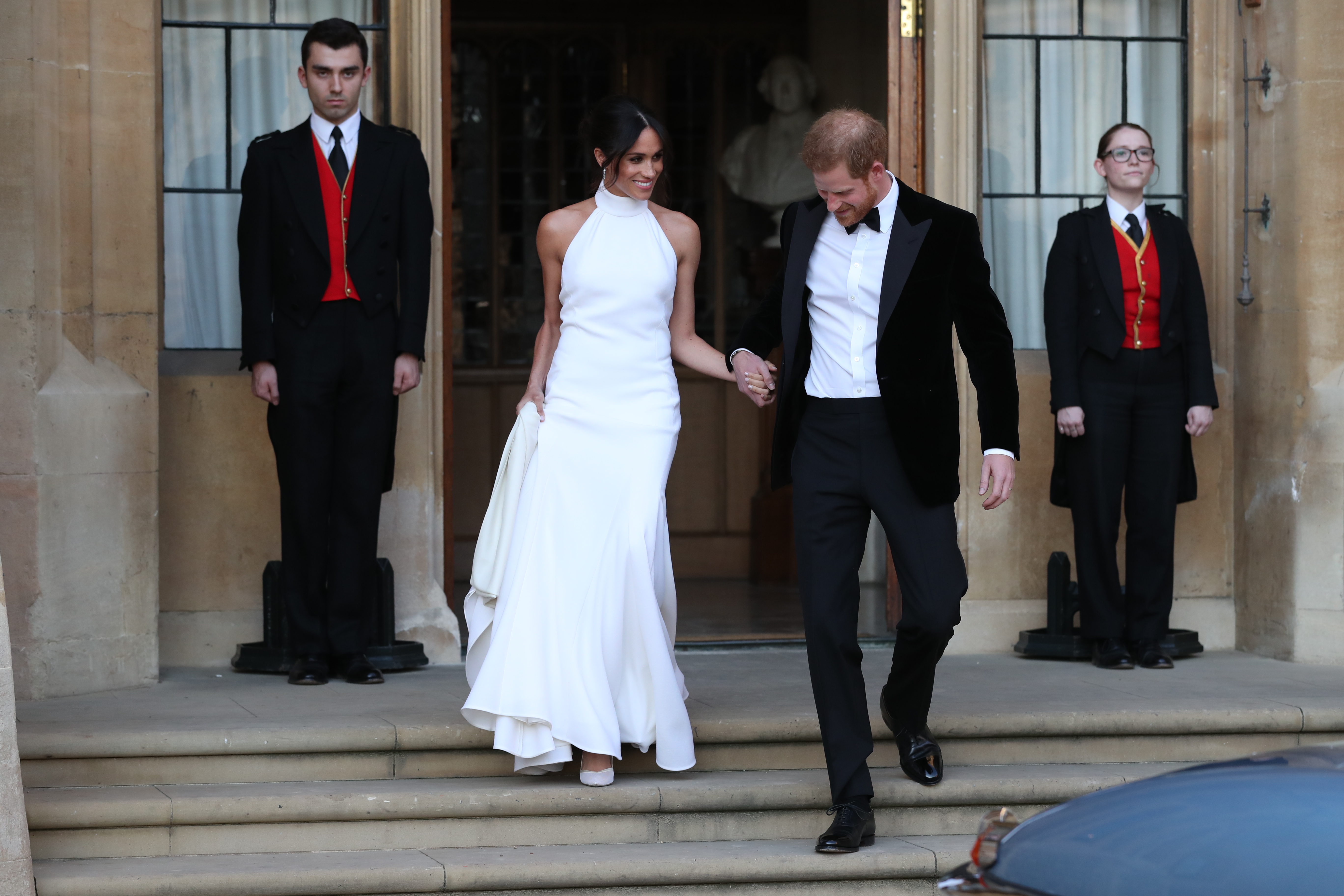 Meghan Markle und Prinz Harry verlassen Schloss Windsor für einen Abendempfang in Windsor, England, am 19. Mai 2018 | Quelle: Getty Images