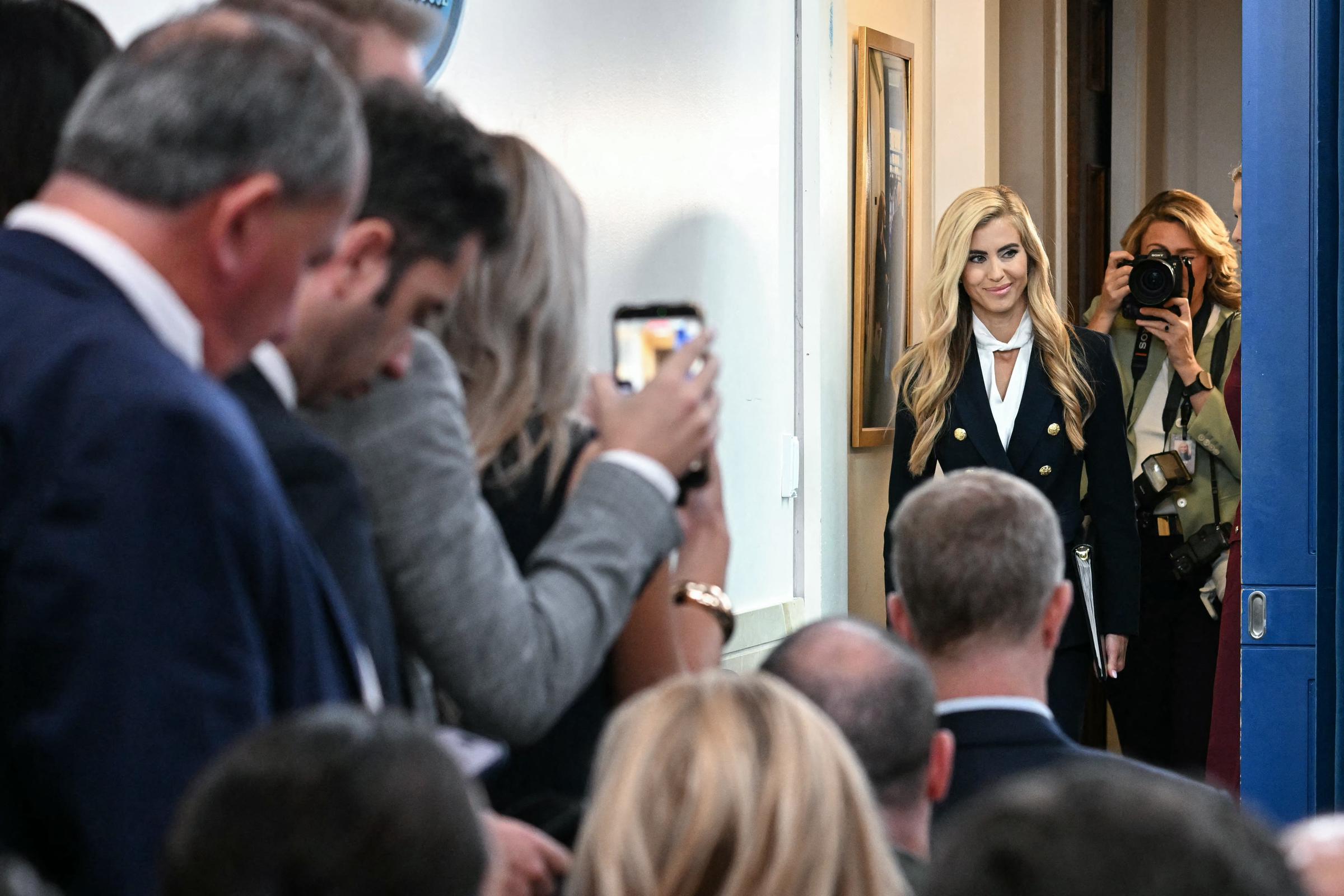 Bei ihrem Auftritt bei Fox News gab Zacharia zu, dass sie nur sehr wenig Zeit hatte, sich auf ihre erste Pressekonferenz im Weißen Haus vorzubereiten. | Quelle: Getty Images.