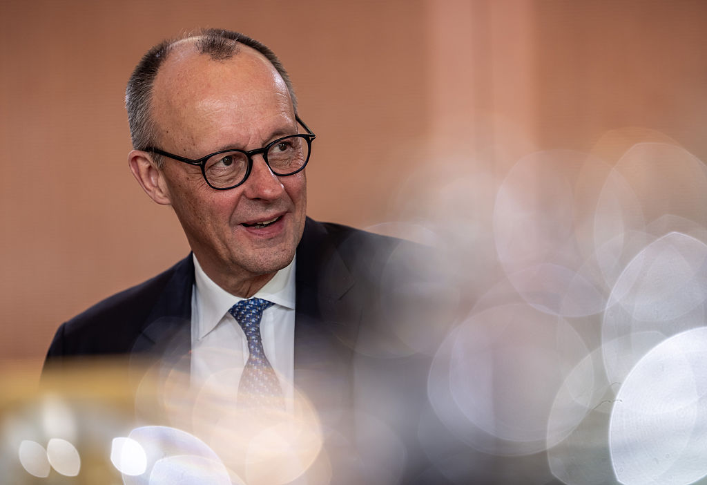21. Januar 2026, Berlin: Bundeskanzler Friedrich Merz (CDU) wartet in der Bundeskanzlei auf den Beginn der Sitzung des Bundeskabinetts. | Quelle: Getty Images