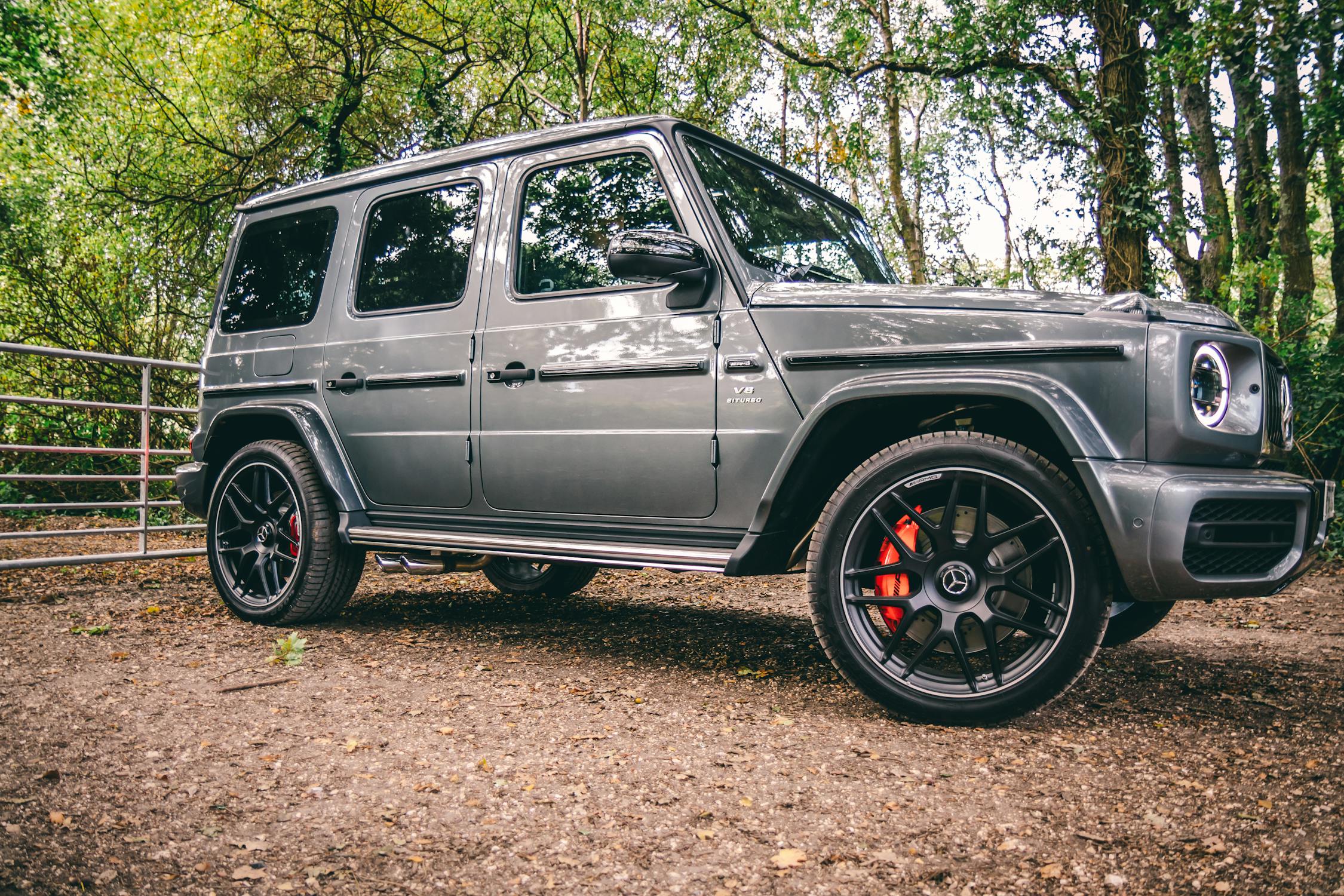 Ein grauer SUV | Quelle: Pexels